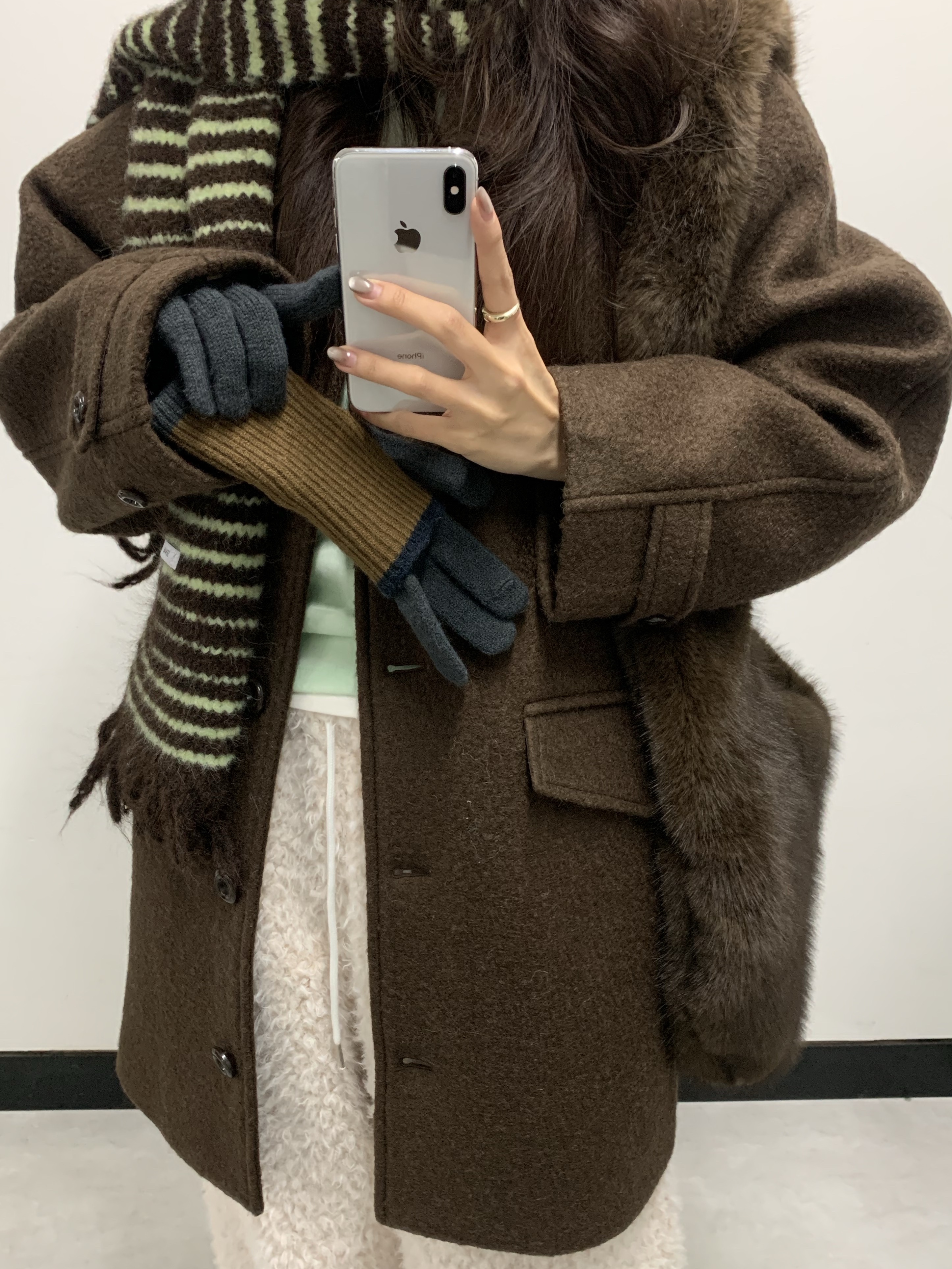 (W) UGG Classic Mini Platform Boots Chestnut 착용 스타일 - 2