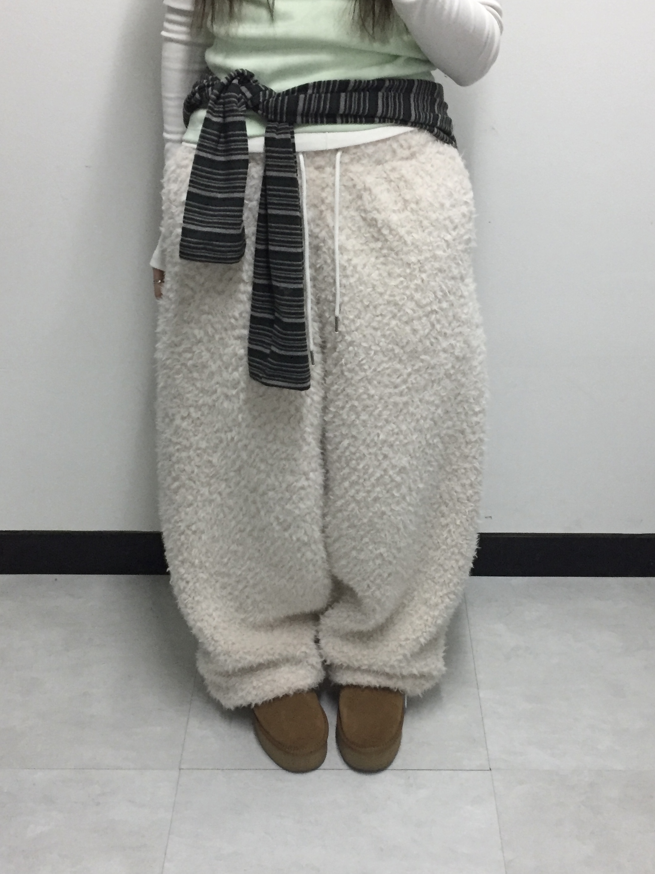 (W) UGG Classic Mini Platform Boots Chestnut 착용 스타일 - 3