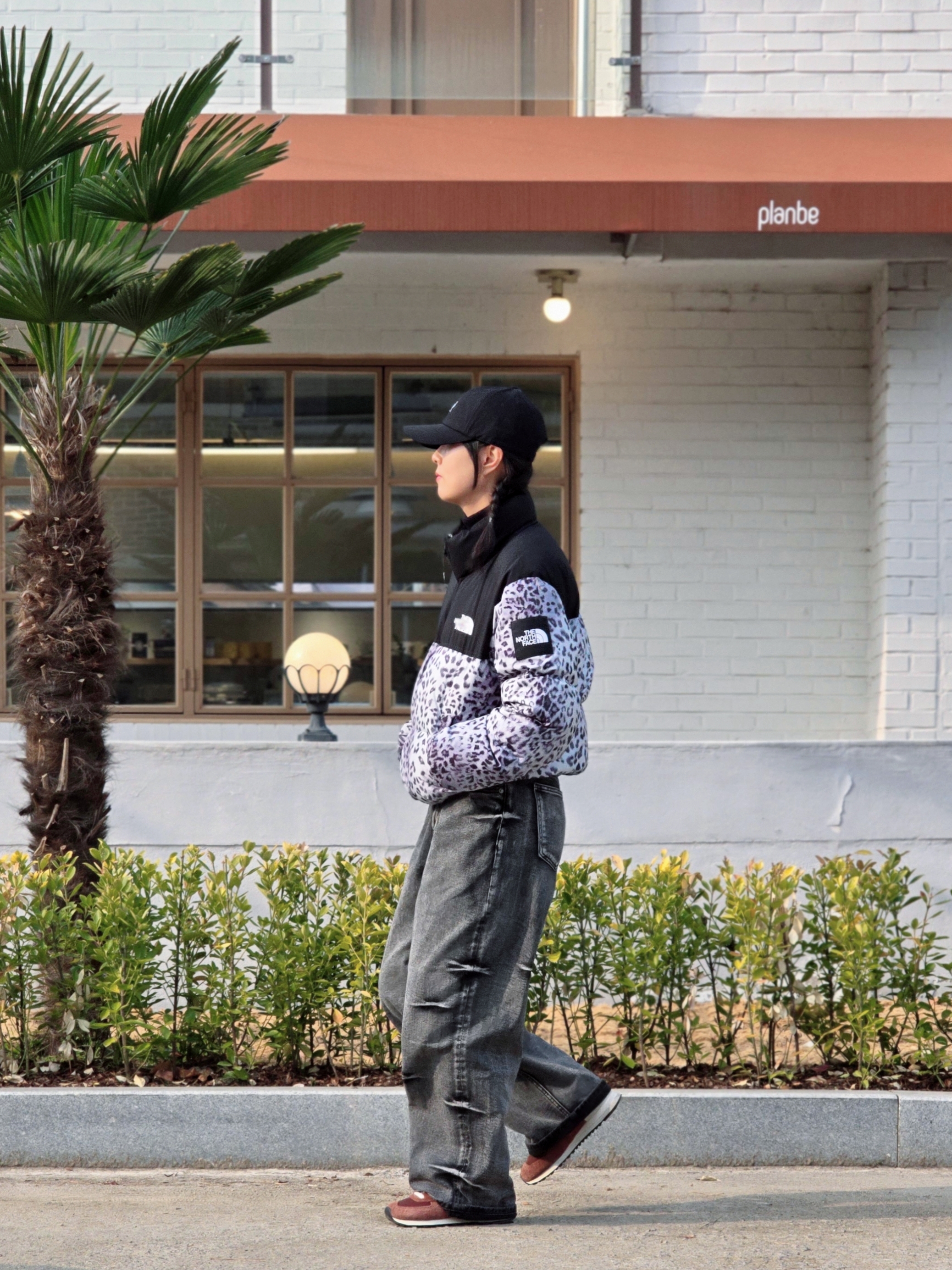 (W) The North Face White Label Novelty Nuptse Down Jacket P Silver, New Balance 574 Rich Oak - D Standard 착용 스타일 - 2