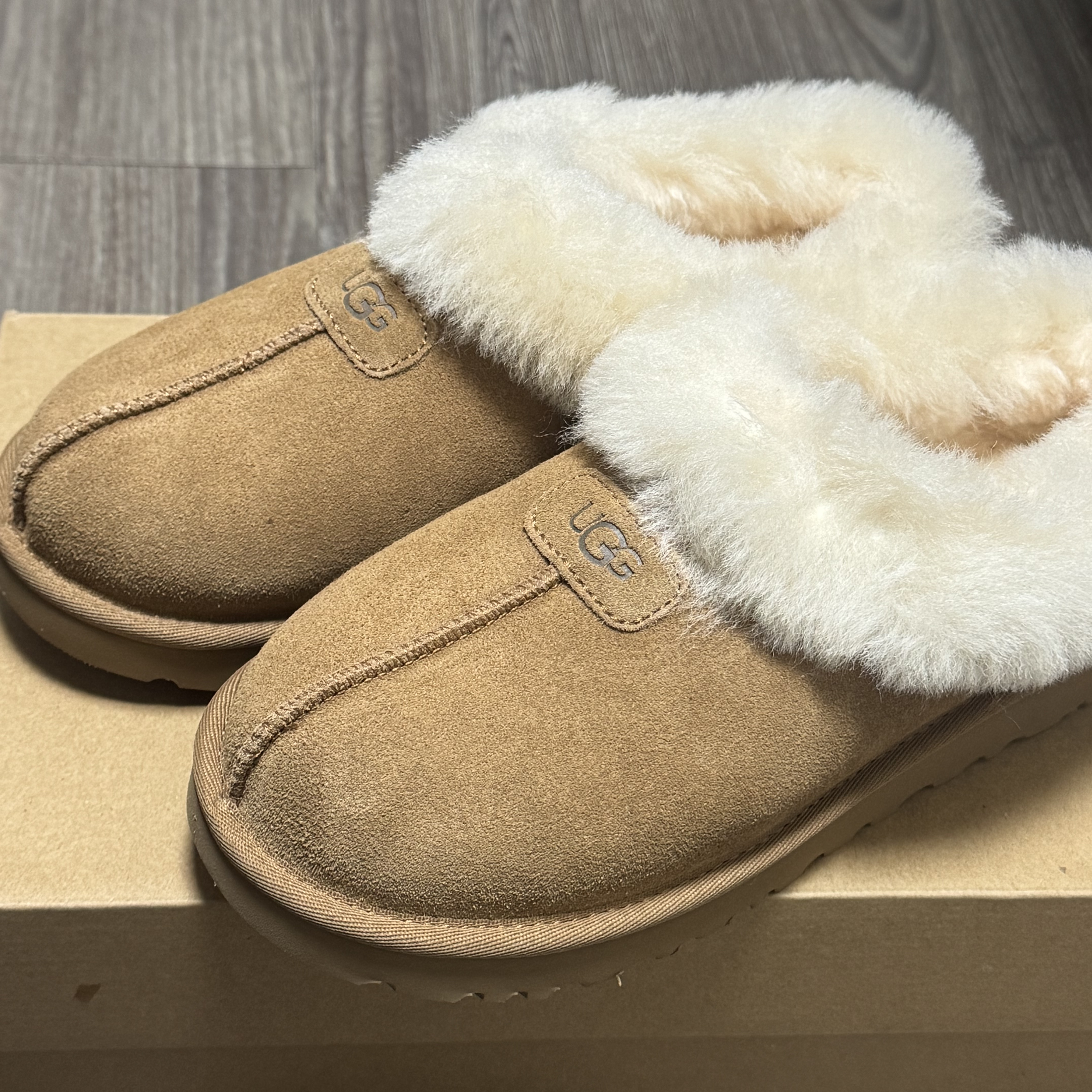 (W) UGG Tazzette Slipper Chestnut 착용 스타일 - 2