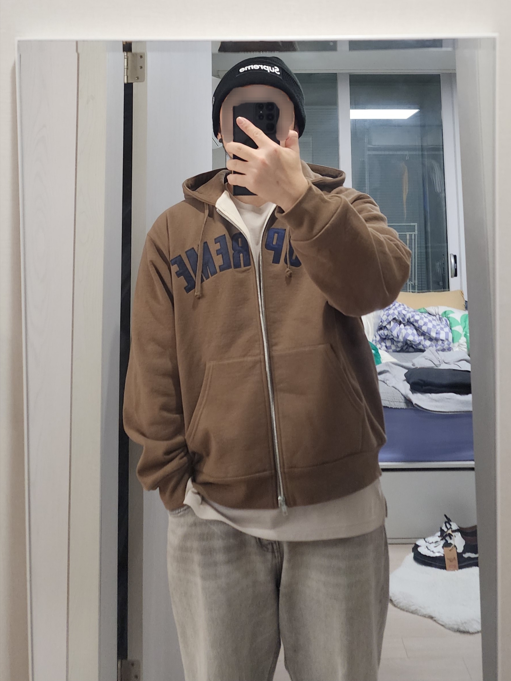 Supreme Arc Thermal Lined Zip Up Hooded Sweatshirt Dusty Brown - 25FW, Supreme New Era Box Logo Beanie Black - 24FW 착용 스타일 - 1