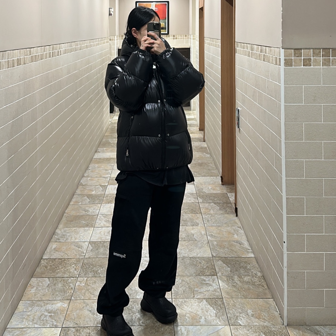 Supreme Polartec Pant Black - 25FW, Moncler x 1017 Alyx 9SM Almondy Short Down Jacket Shiny Black - 22FW 착용 스타일