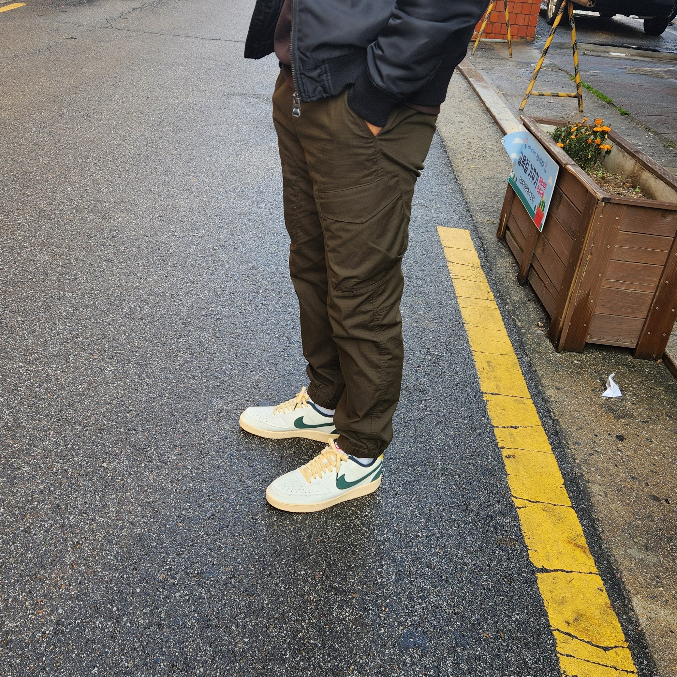 Nike Court Vision Low Green Sail 착용 스타일 - 1