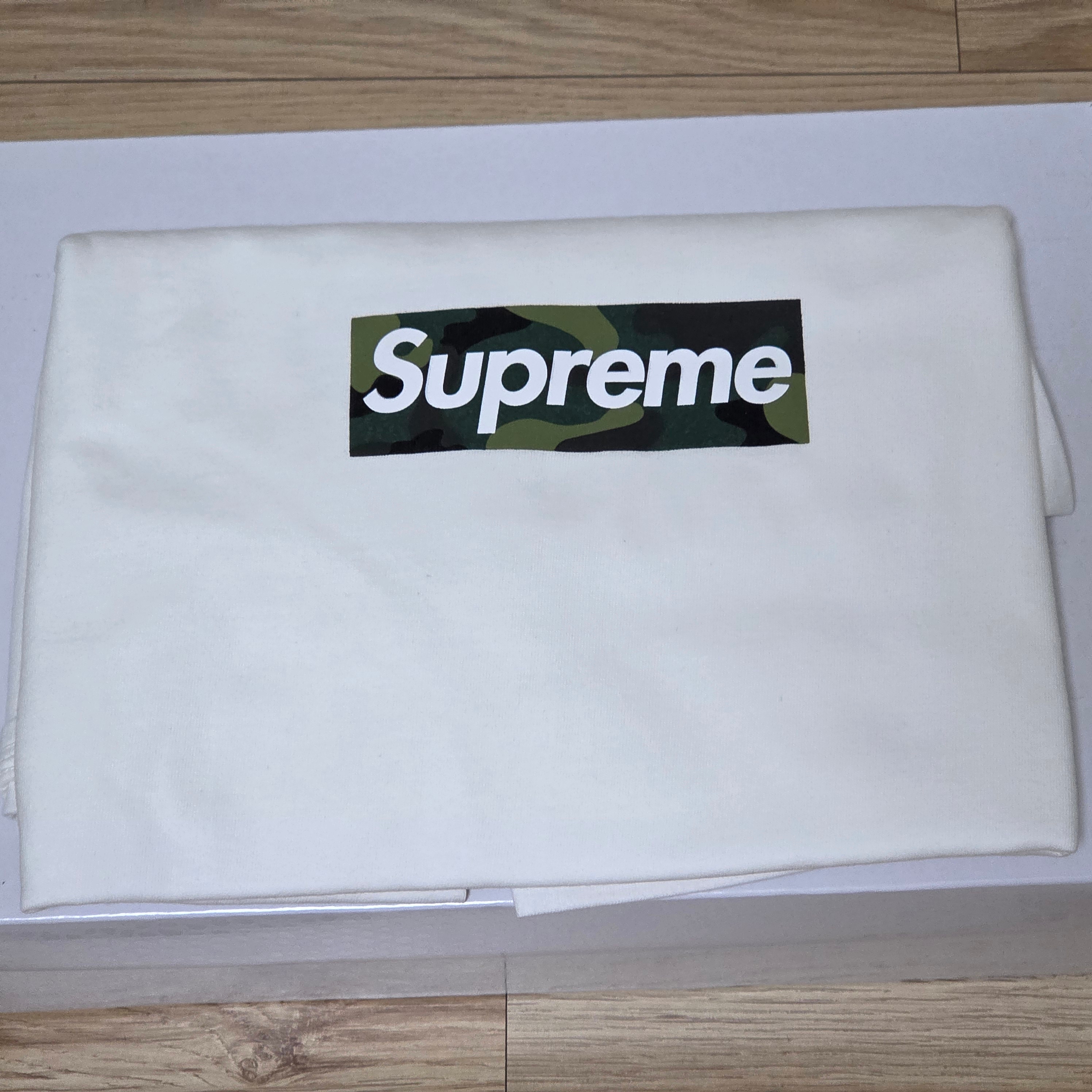 Supreme Box Logo T-Shirt White - 23FW 착용 스타일