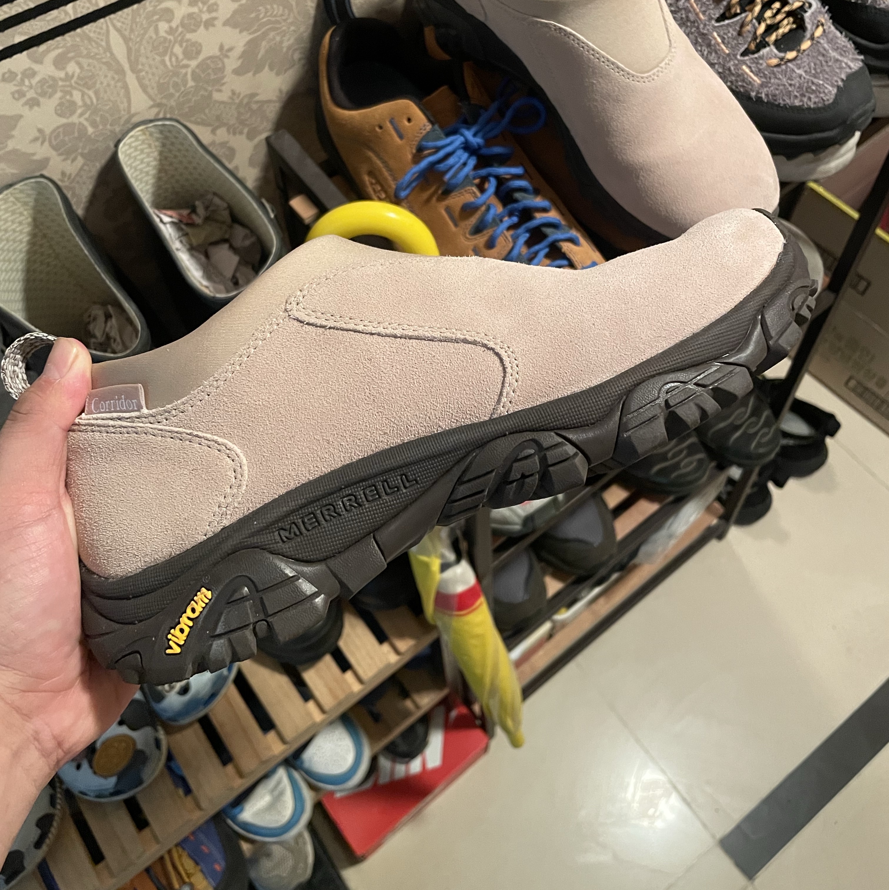 Merrell x Corridor Moab Winter Moc 3 Brown 착용 스타일 - 1