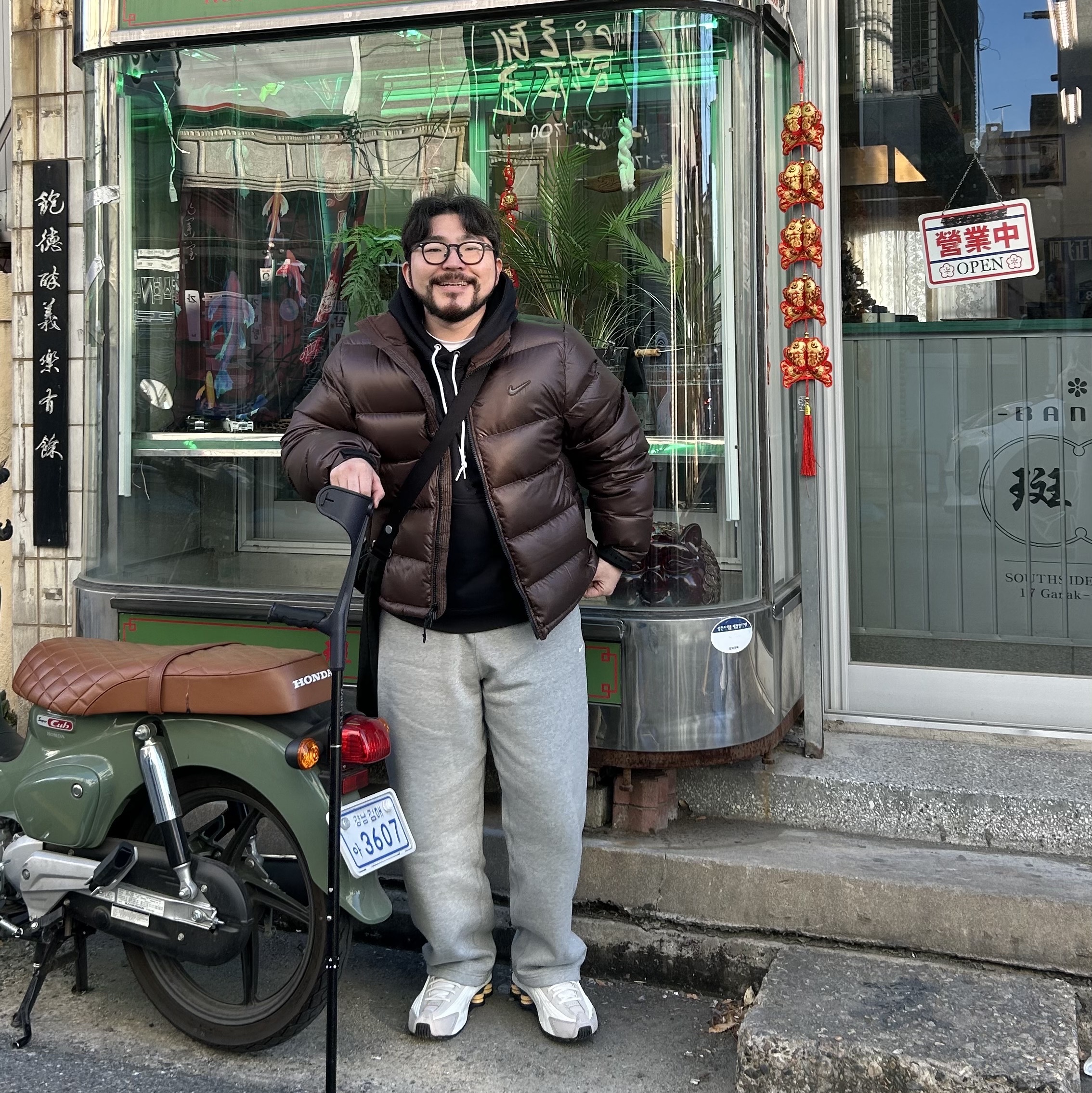 Nike x Drake Nocta Sunset Puffer Jacket Baroque Brown Olive Grey - Asia 착용 스타일