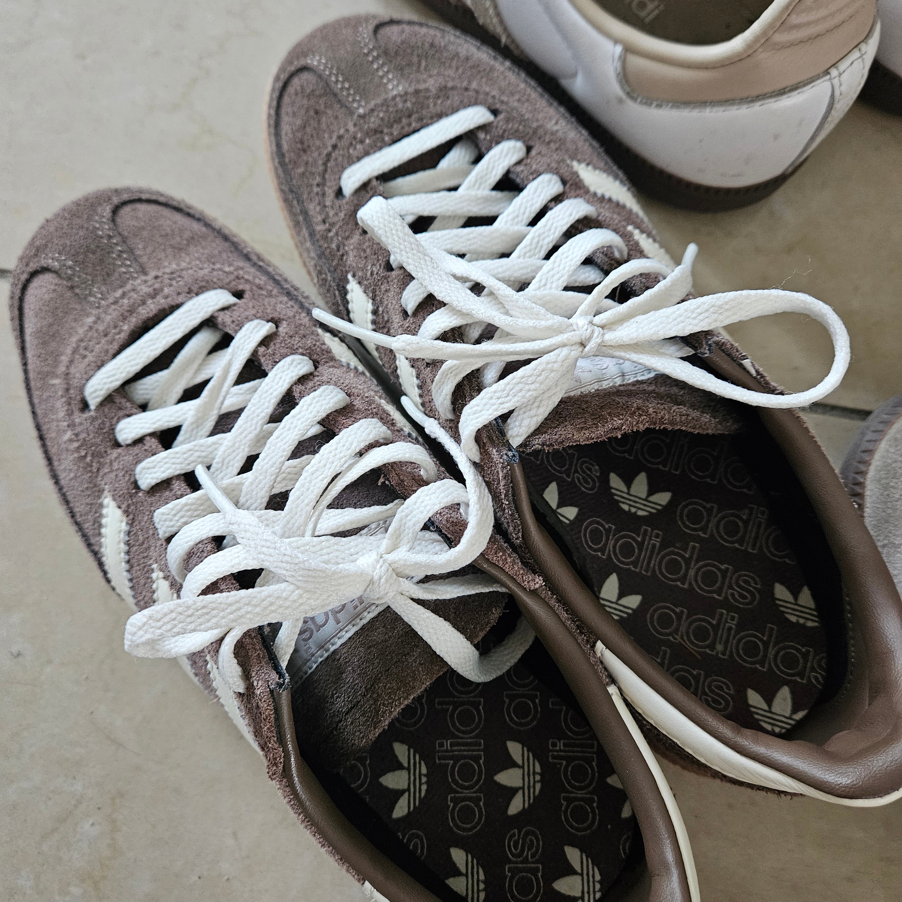 (W) Adidas Spezial Handball Earth Strata Off White 착용 스타일