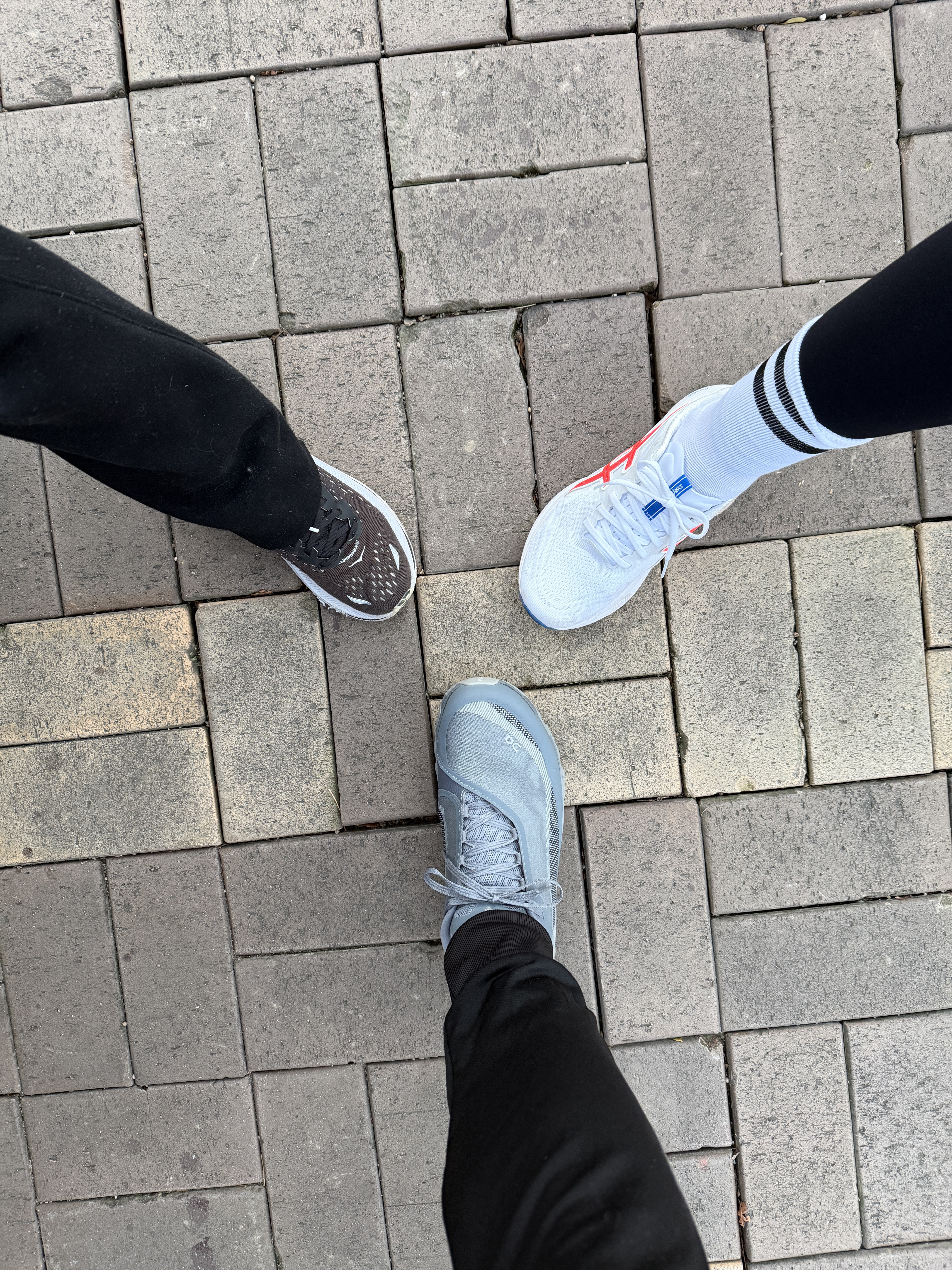 On Running x Post Archive Faction (Paf) Cloudmonster Hyper Phantom Apollo, Asics Gel-Kayano 32 Asics Track Club White Flash Coral 착용 스타일