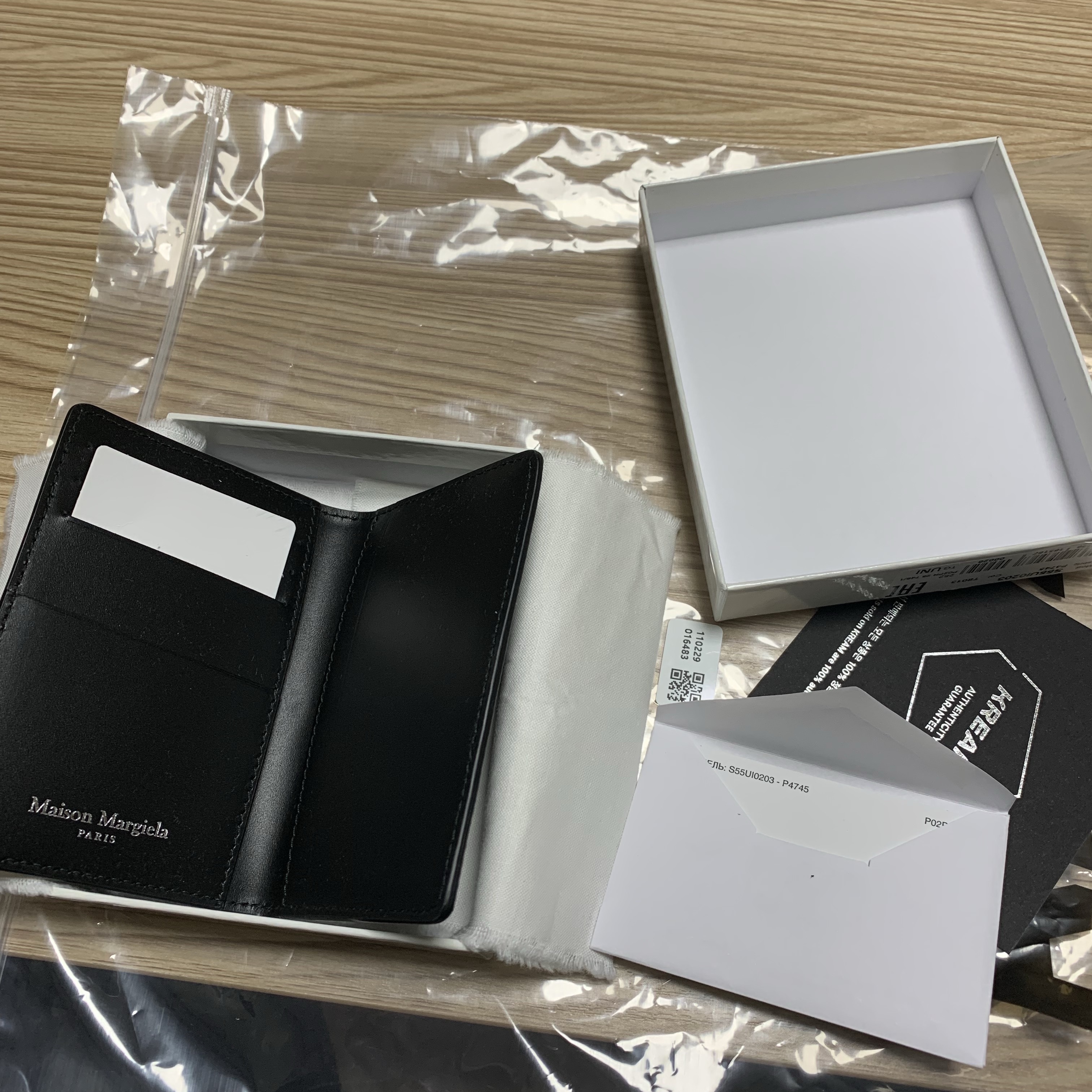 Maison Margiela Leather Bi-Fold Card Holder Black 착용 스타일 - 2