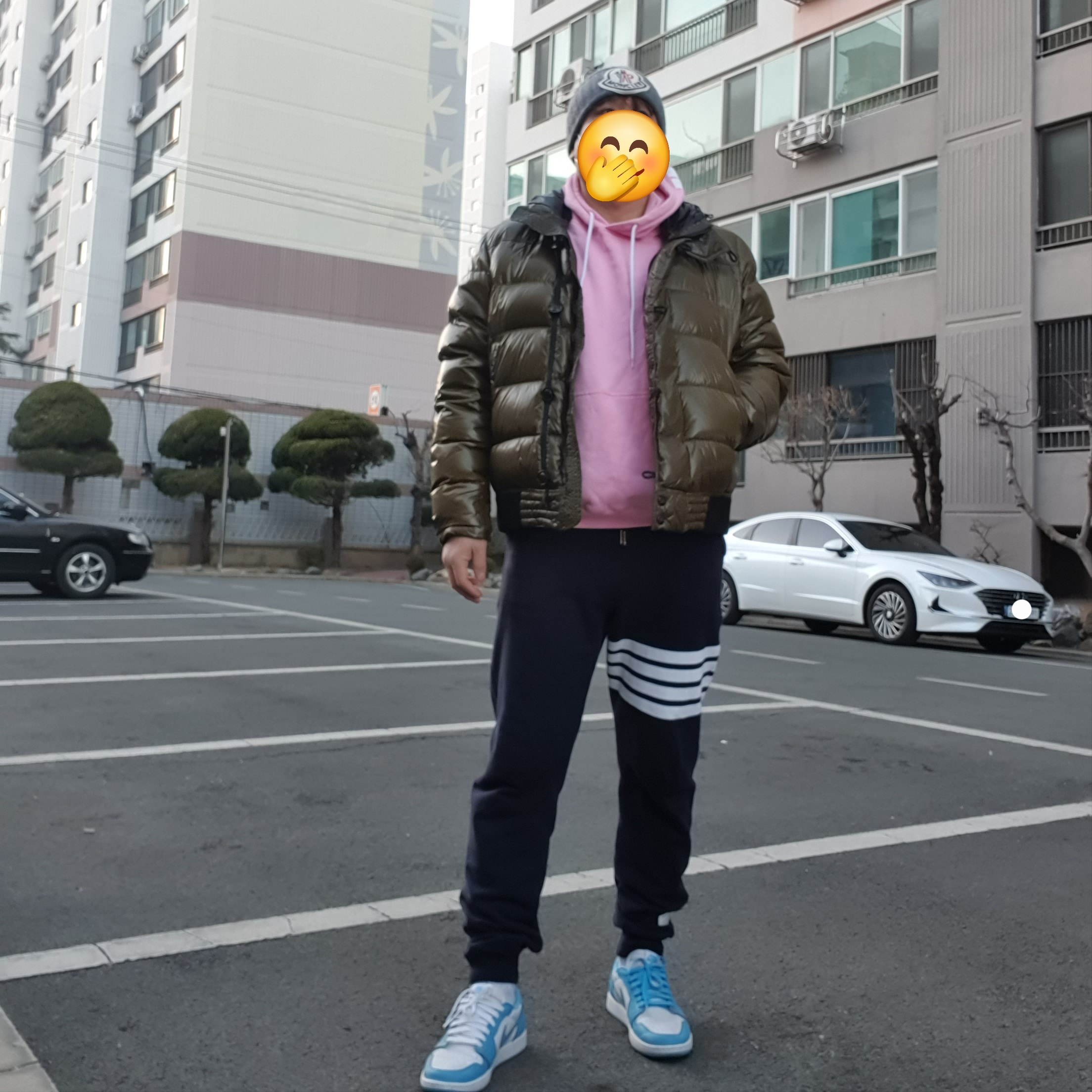 Jordan 1 Low SB UNC, Thom Browne Classic Loopback Engineered 4-Bar Classic Sweatpants Navy 착용 스타일