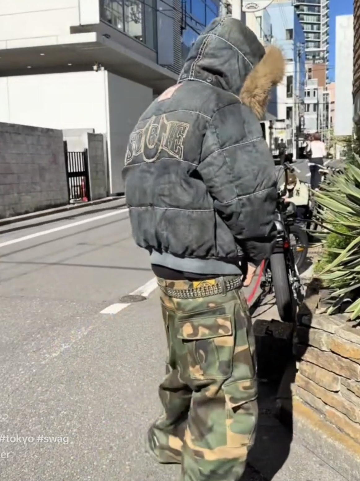 Supreme x True Religion Puffer Jacket Dirty Indigo - 25FW 착용 스타일 - 7