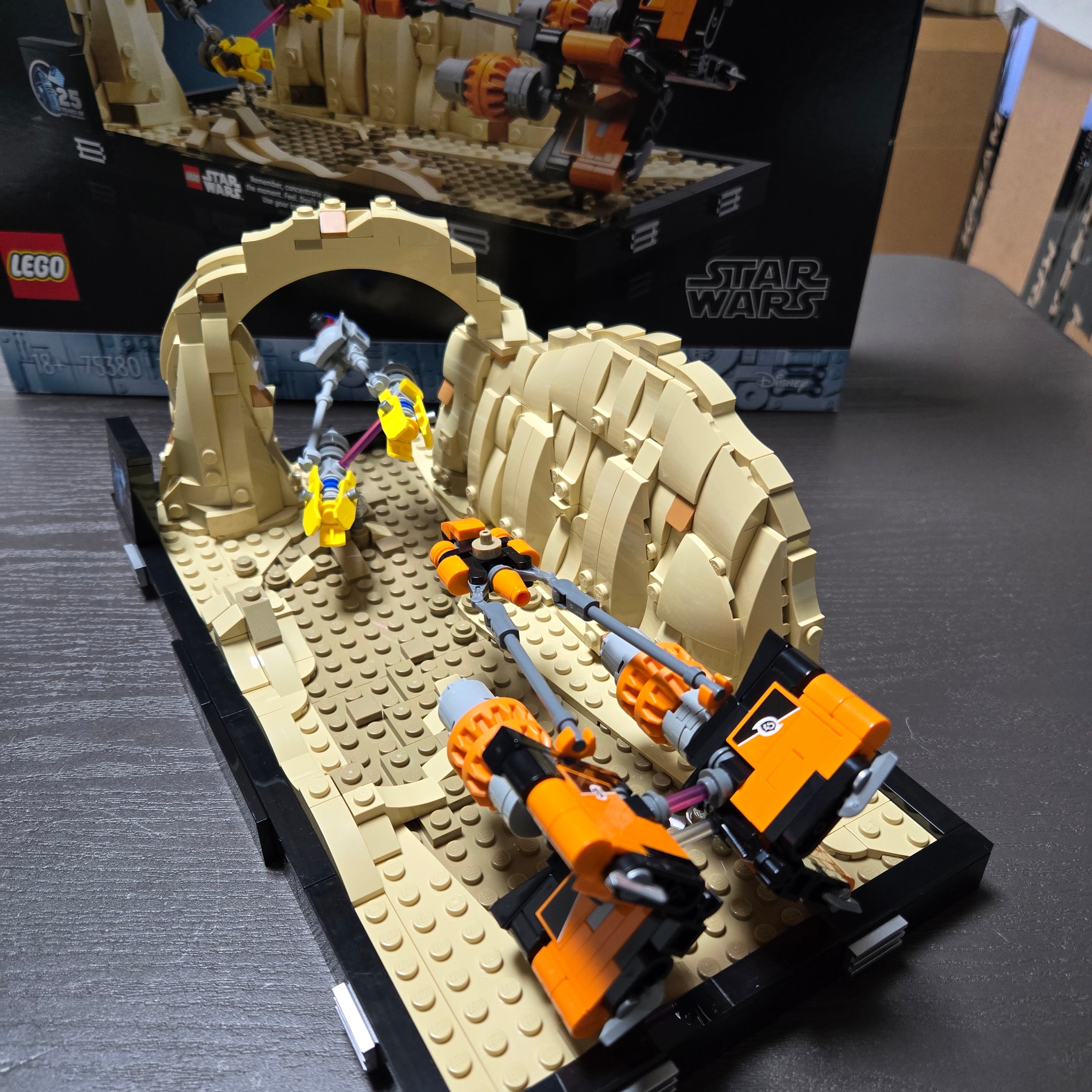 Lego Star Wars Mos Espa Podrace Diorama 착용 스타일 - 2