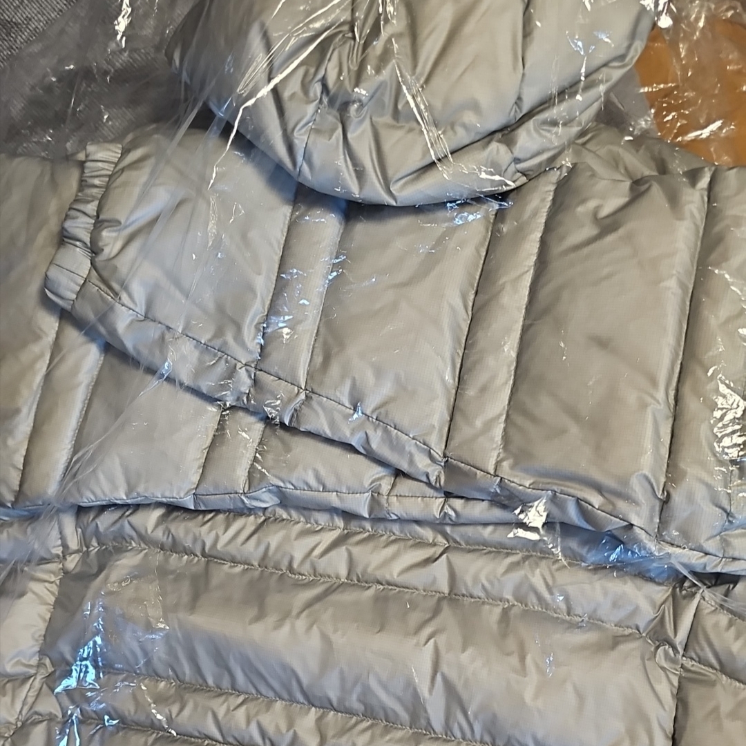 New Balance Flying 77 Superlight Hooded Goose Down Jacket Light Gray 착용 스타일