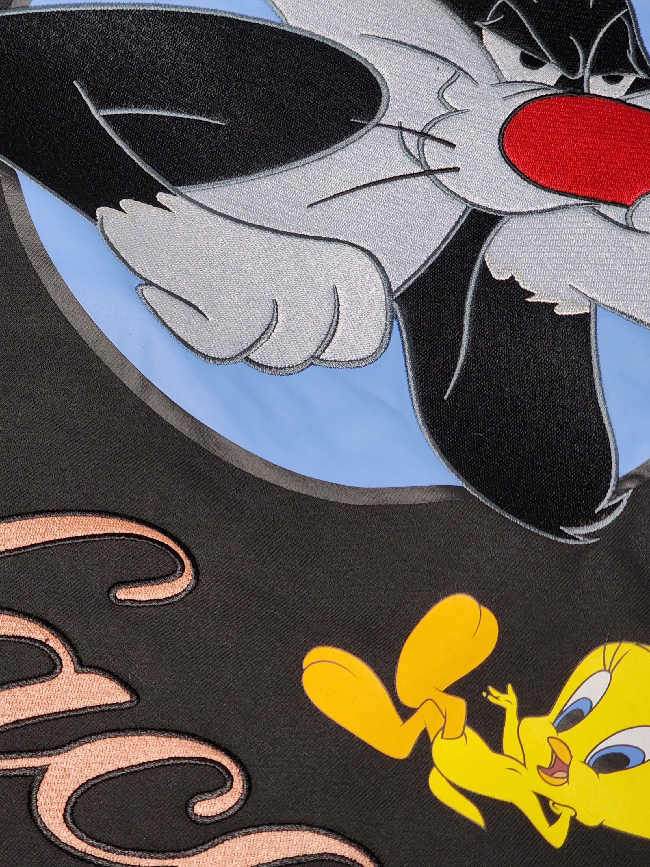 Palace x UGG x Looney Tunes Hood Black - 25FW 착용 스타일 - 2