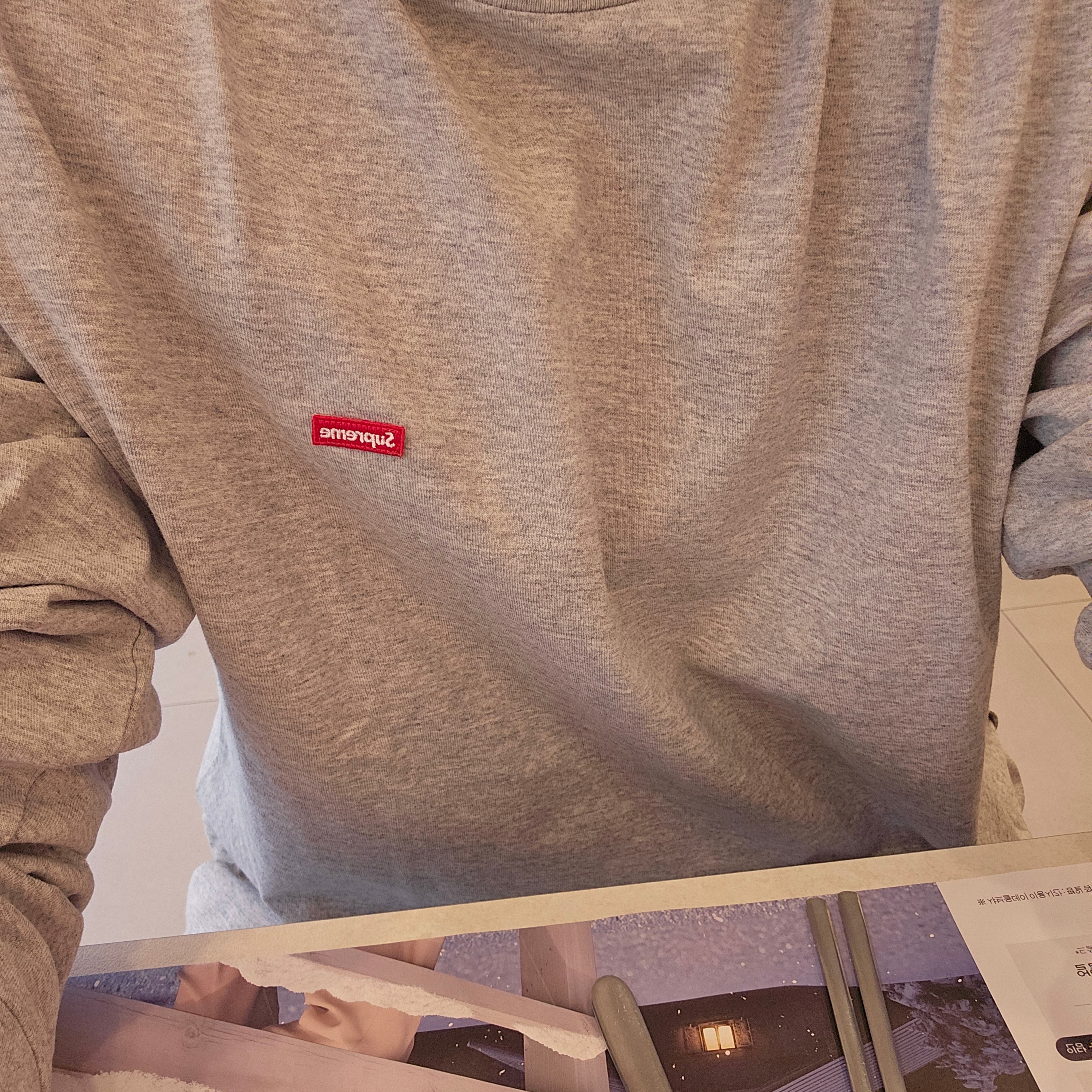 Supreme Small Box LS T-Shirt Heather Grey - 24SS 착용 스타일 - 2
