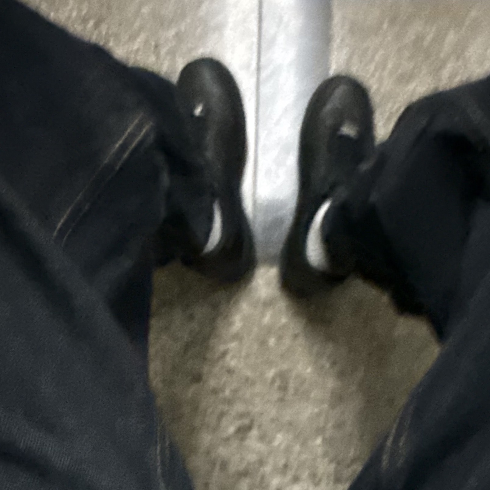 Nike Air Force 1 '07 Low Triple Black 착용 스타일