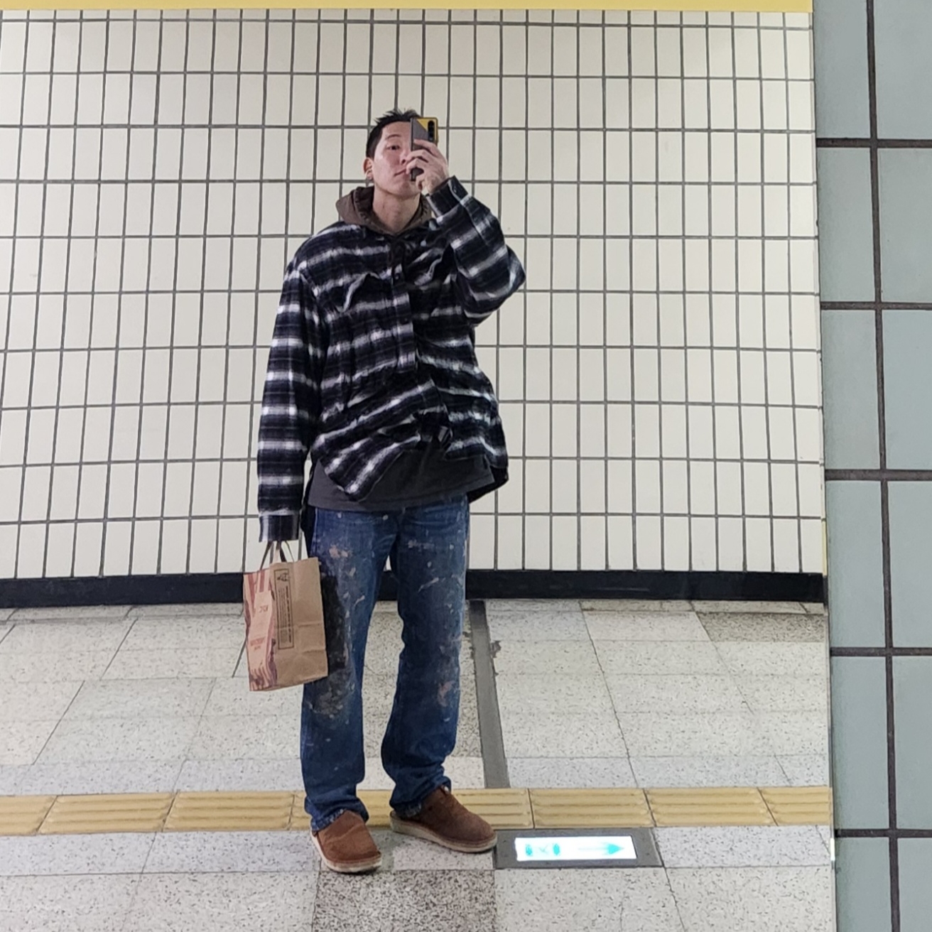 H&M x Glenn Martens Foiled Flannel Overshirt Black Check 착용 스타일