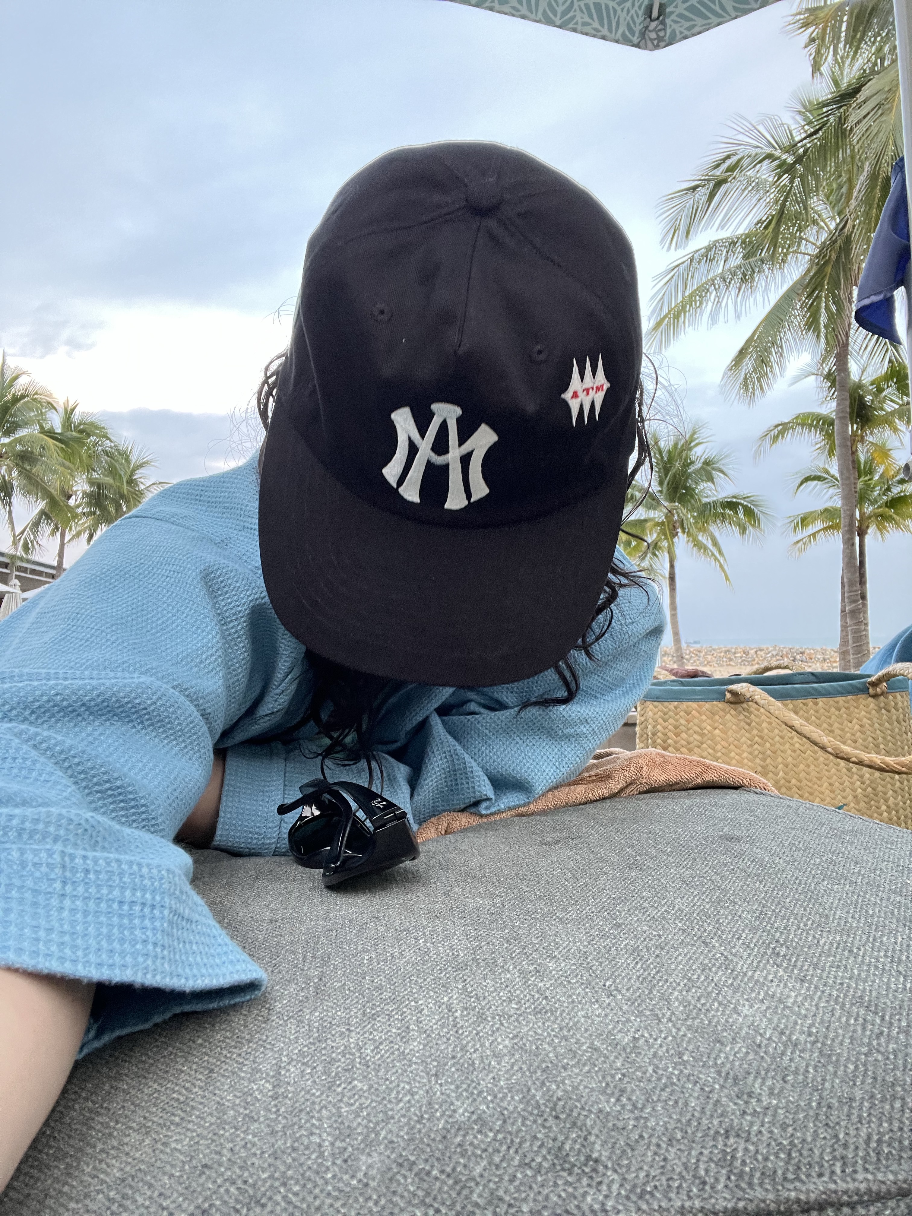 Ray-Ban DADDY-O II Polished Black Frame Green Classic G-15 Lenses, Aftermath Atm Logo Ball Cap Black 착용 스타일