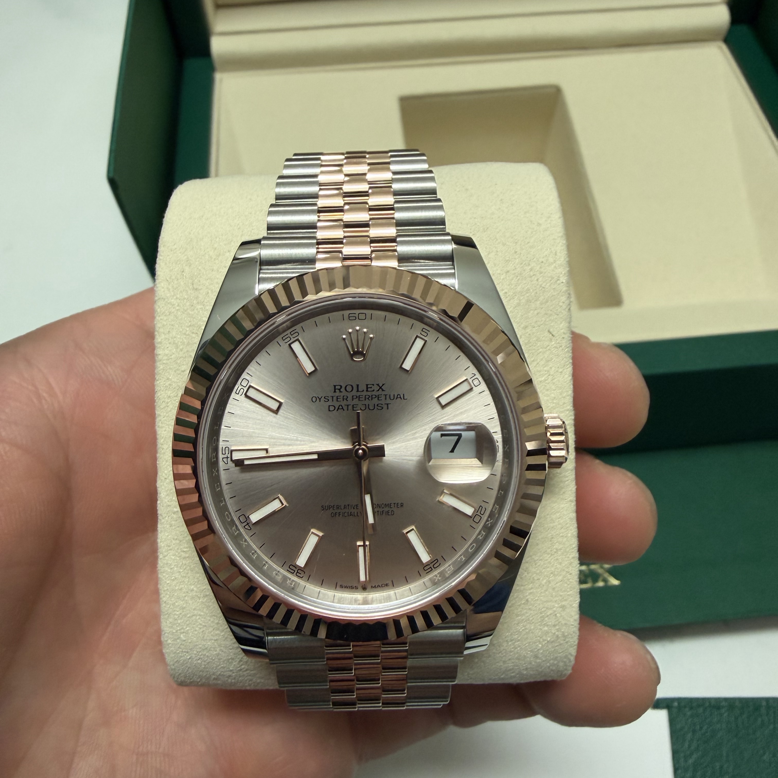Rolex Datejust 41mm 126331 Sun Dust Jubilee 착용 스타일