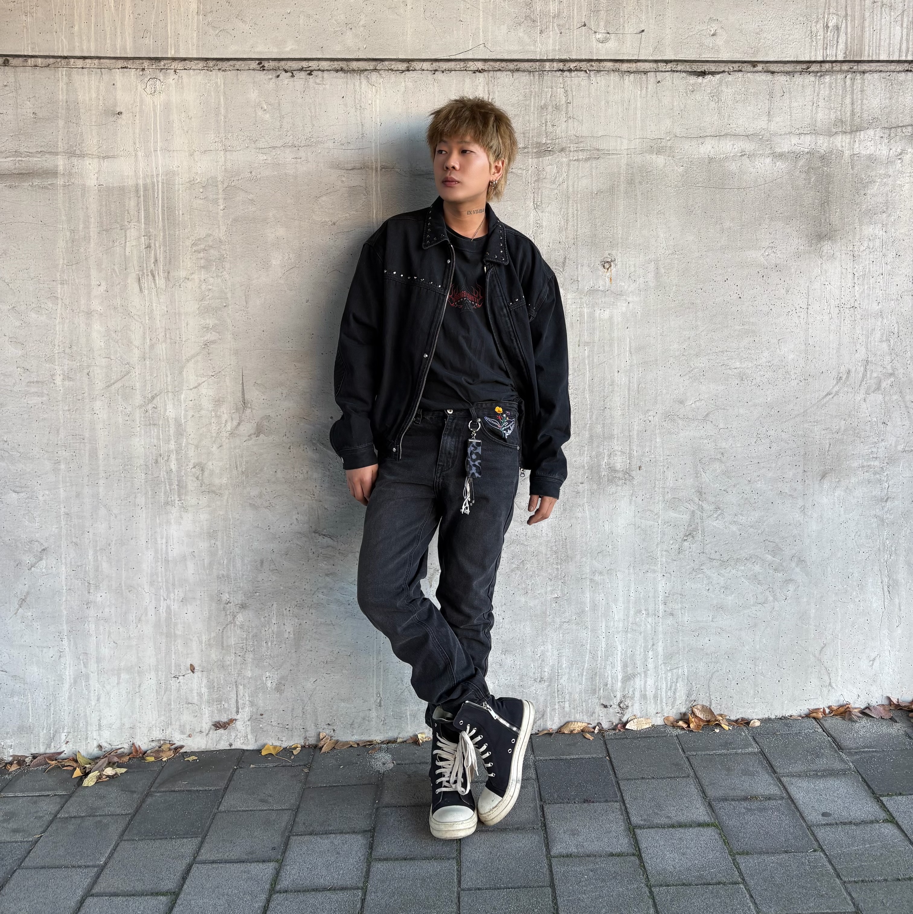Rick Owens Drkshdw Calf Leather Penta Sneakers Black Milk White, JTK ARTISANAL Embroidery Denim Trousers Black 착용 스타일 - 2