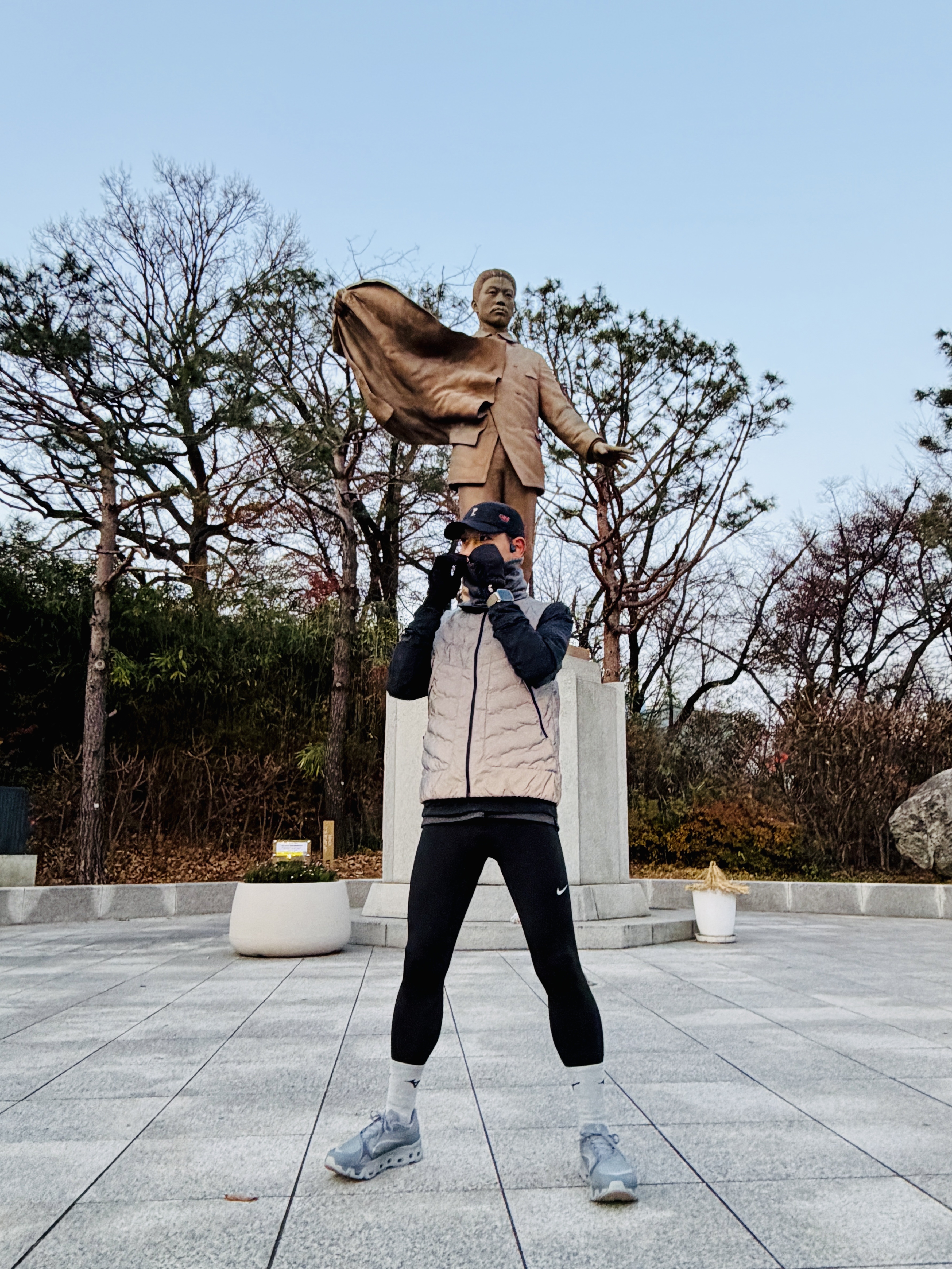 Nike Therma-Fit ADV Running Division Running Vest Reflect Silver - Asia, On Running x Post Archive Faction (Paf) Cloudmonster Hyper Phantom Apollo 착용 스타일 - 1