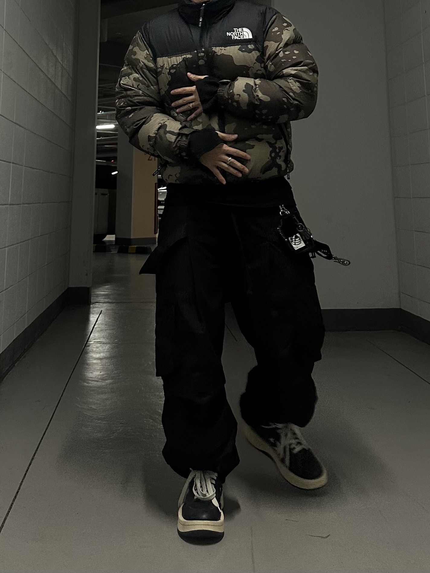 The North Face 1996 Novelty Nuptse Jacket Woodland Camo, Converse x Drkshdw Turbowpn Black Cream 착용 스타일 - 2