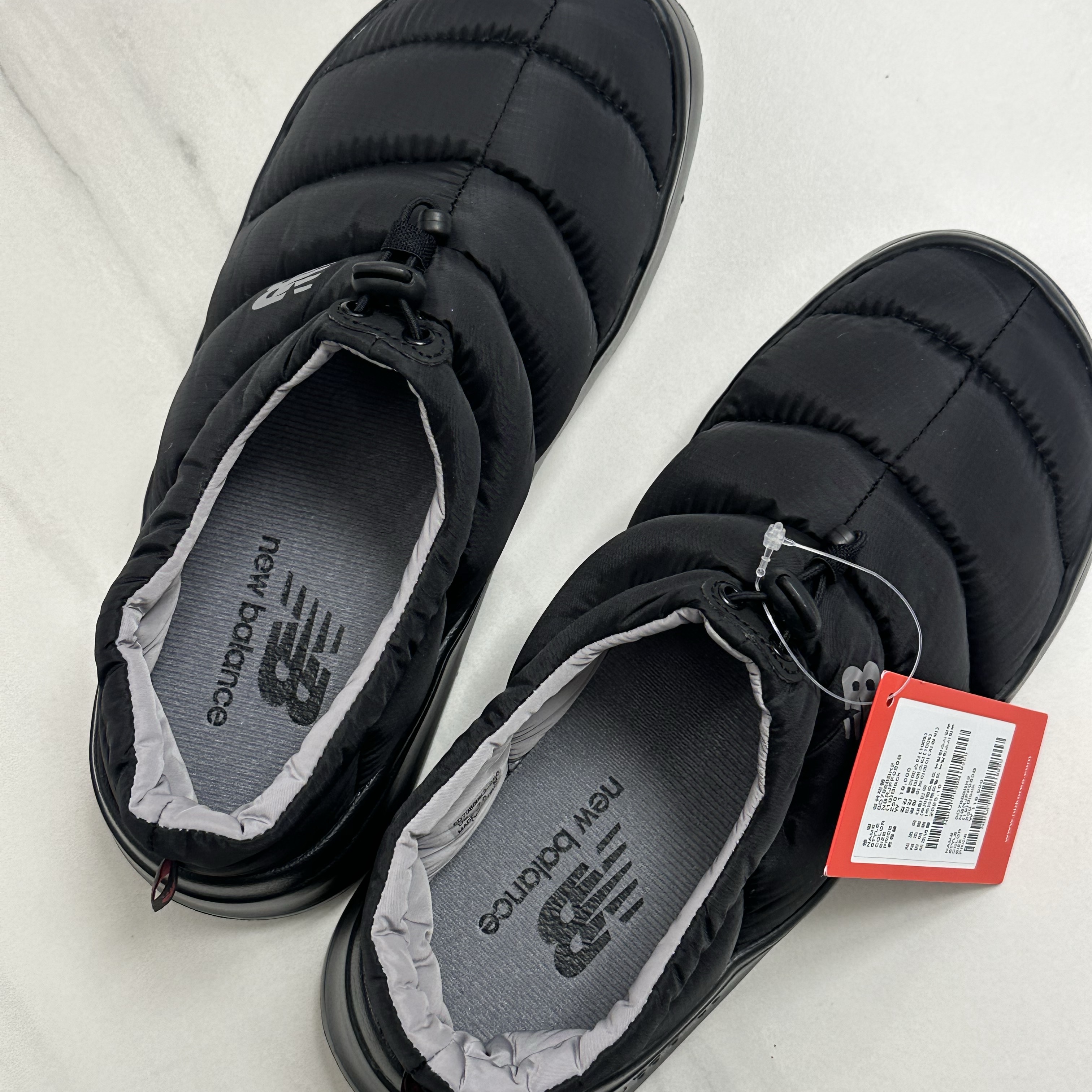 New Balance Sleeping Moc Black 착용 스타일 - 1