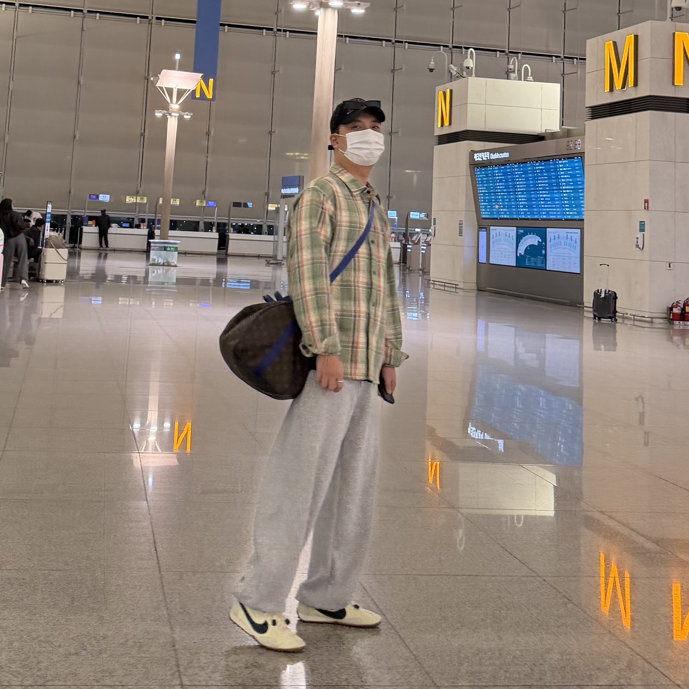 Nike x Jacquemus Moon Shoe SP Alabaster Off Noir, Stussy Dan Washed Cotton Plaid Shirt Green 착용 스타일