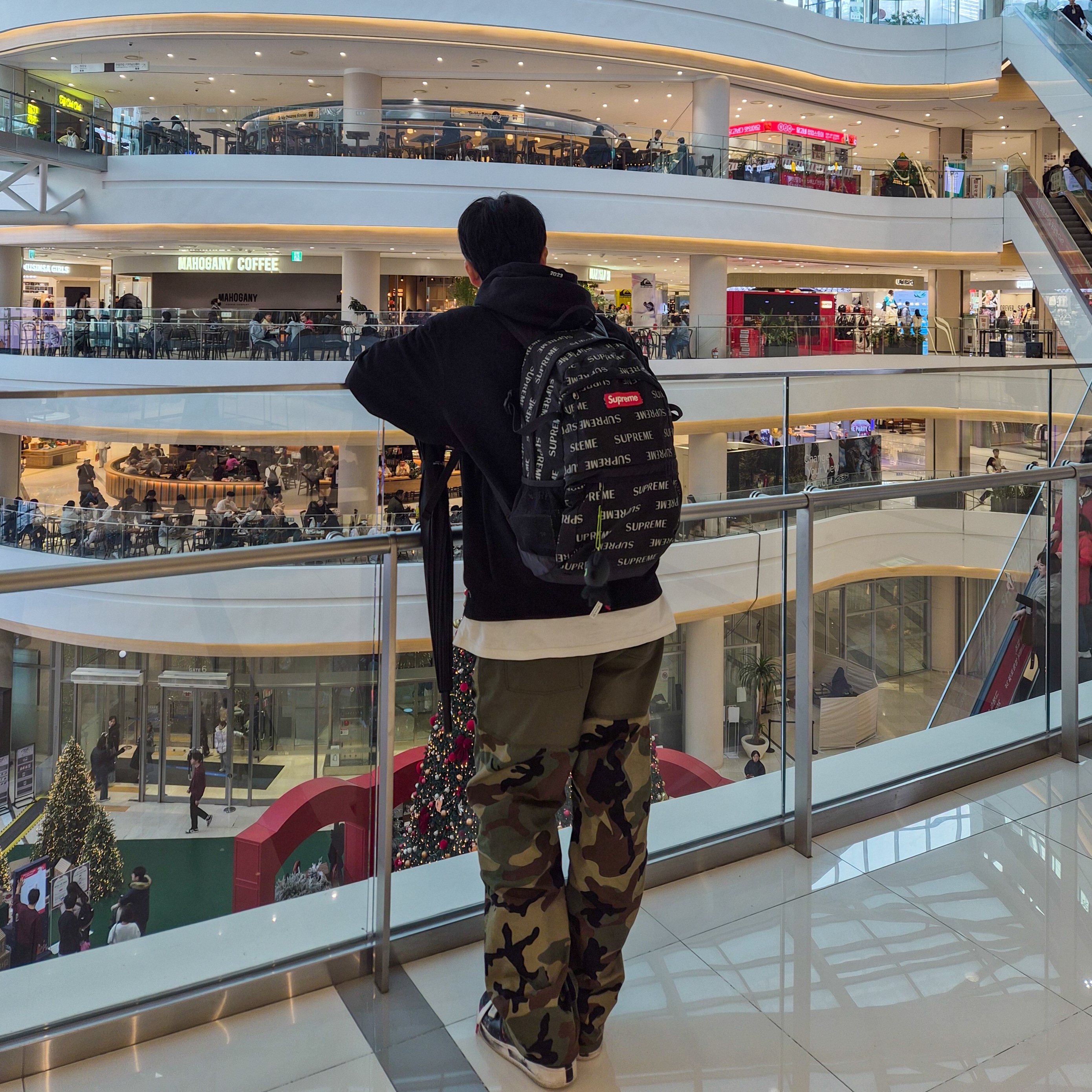 Stussy Utility Pants Woodland Camo, Nike x Peaceminusone Air Force 1 Low Para-Noise 3.0 Black and Multicolor 착용 스타일 - 1