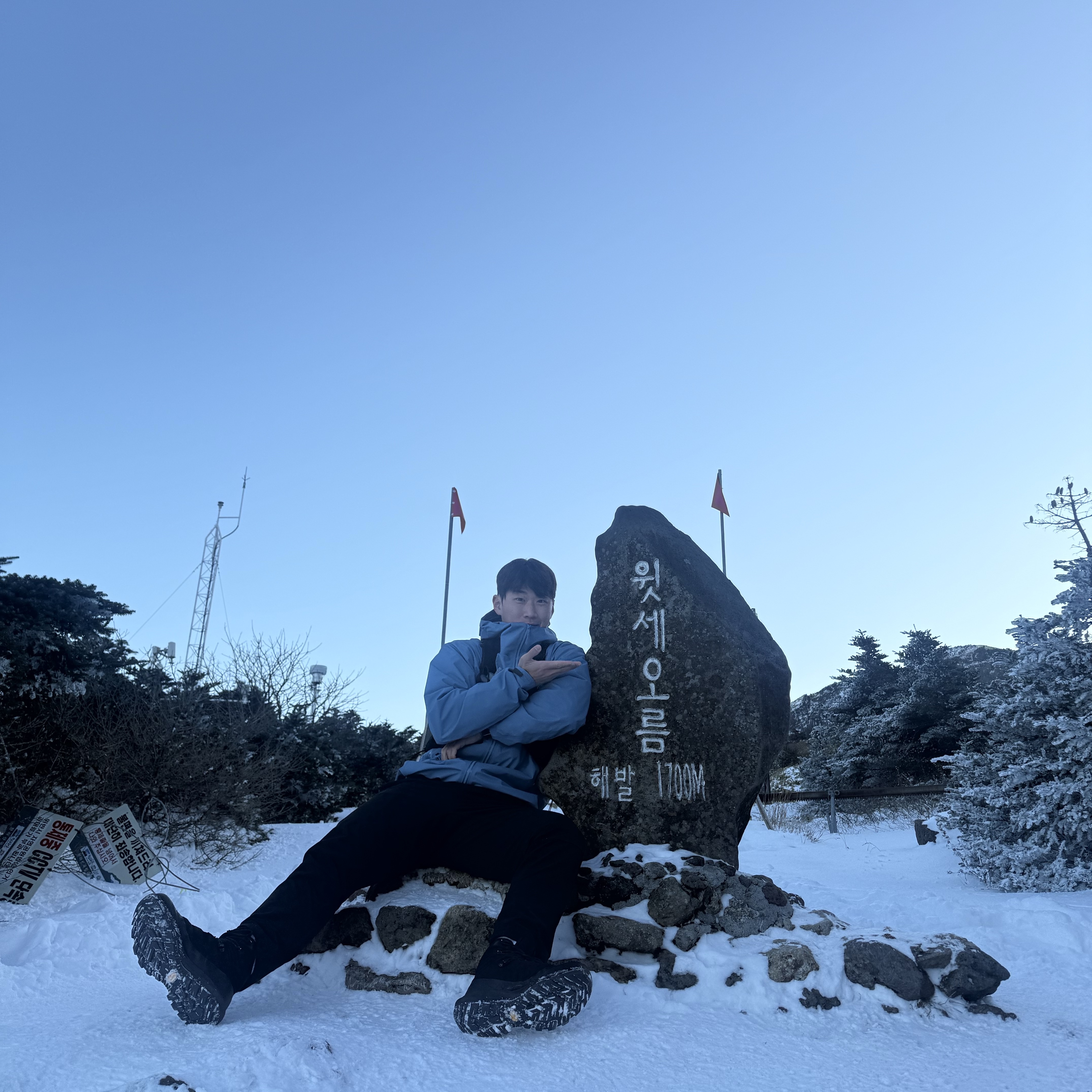 Arc'teryx Beta Jacket Stone Wash, Arc'teryx Captive Split T-Shirt Serene 착용 스타일