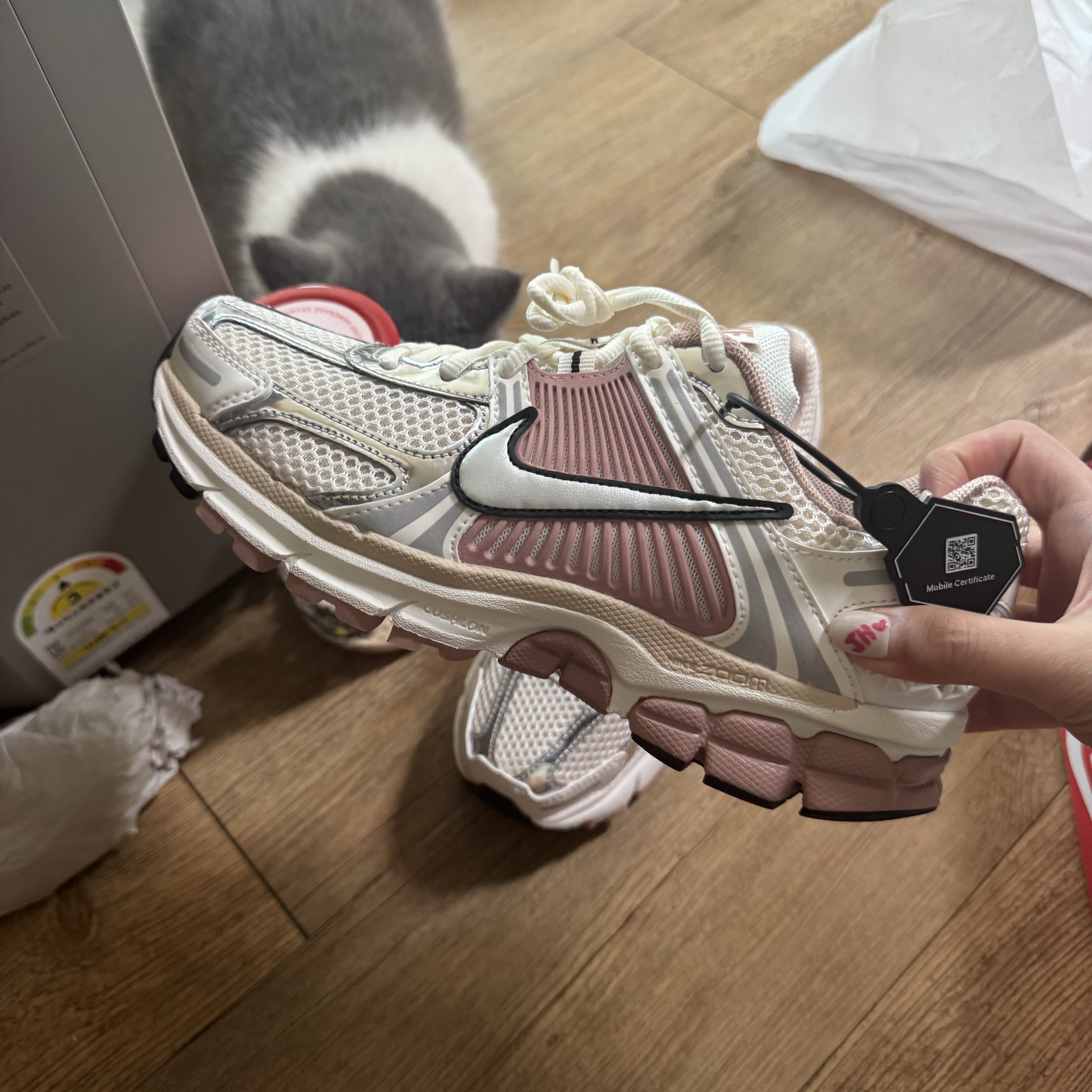 (W) Nike Zoom Vomero 5 Sail Particle Pink 착용 스타일 - 3