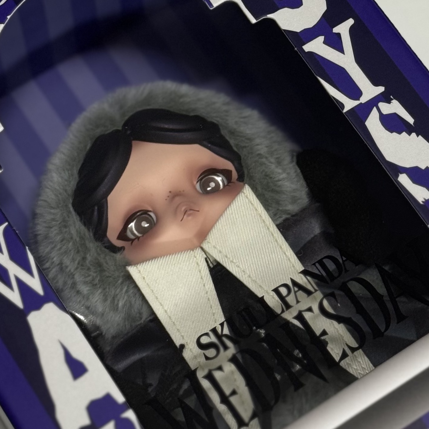 Pop Mart Skullpanda x Wednesday Plush Nevermore Academy Uniform Version 착용 스타일 - 1