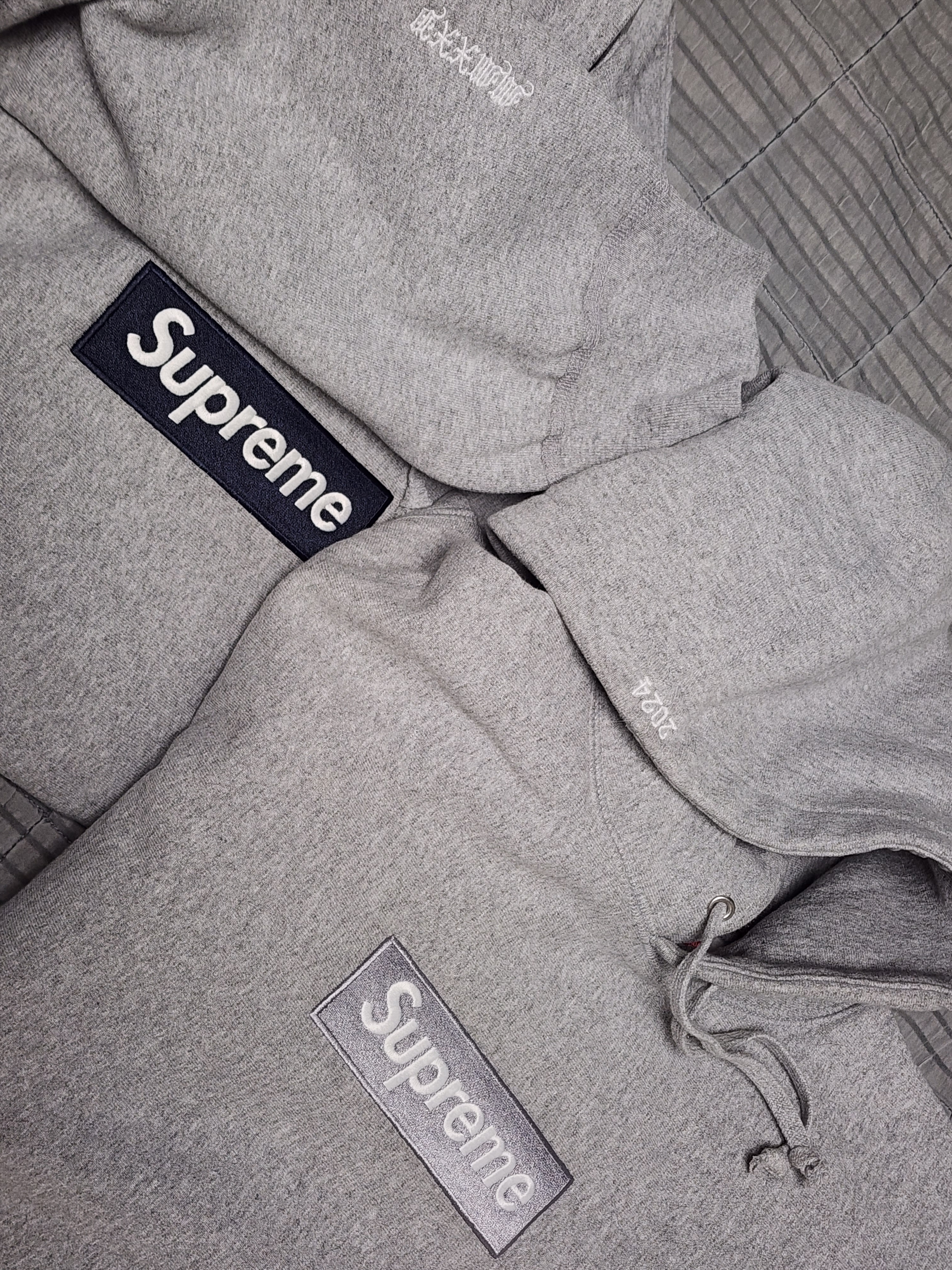 Supreme Box Logo Hooded Sweatshirt Heather Grey - 25FW, Dr. Martens x Supreme 1461 3-Eye Shoe Black - 25FW 착용 스타일 - 2