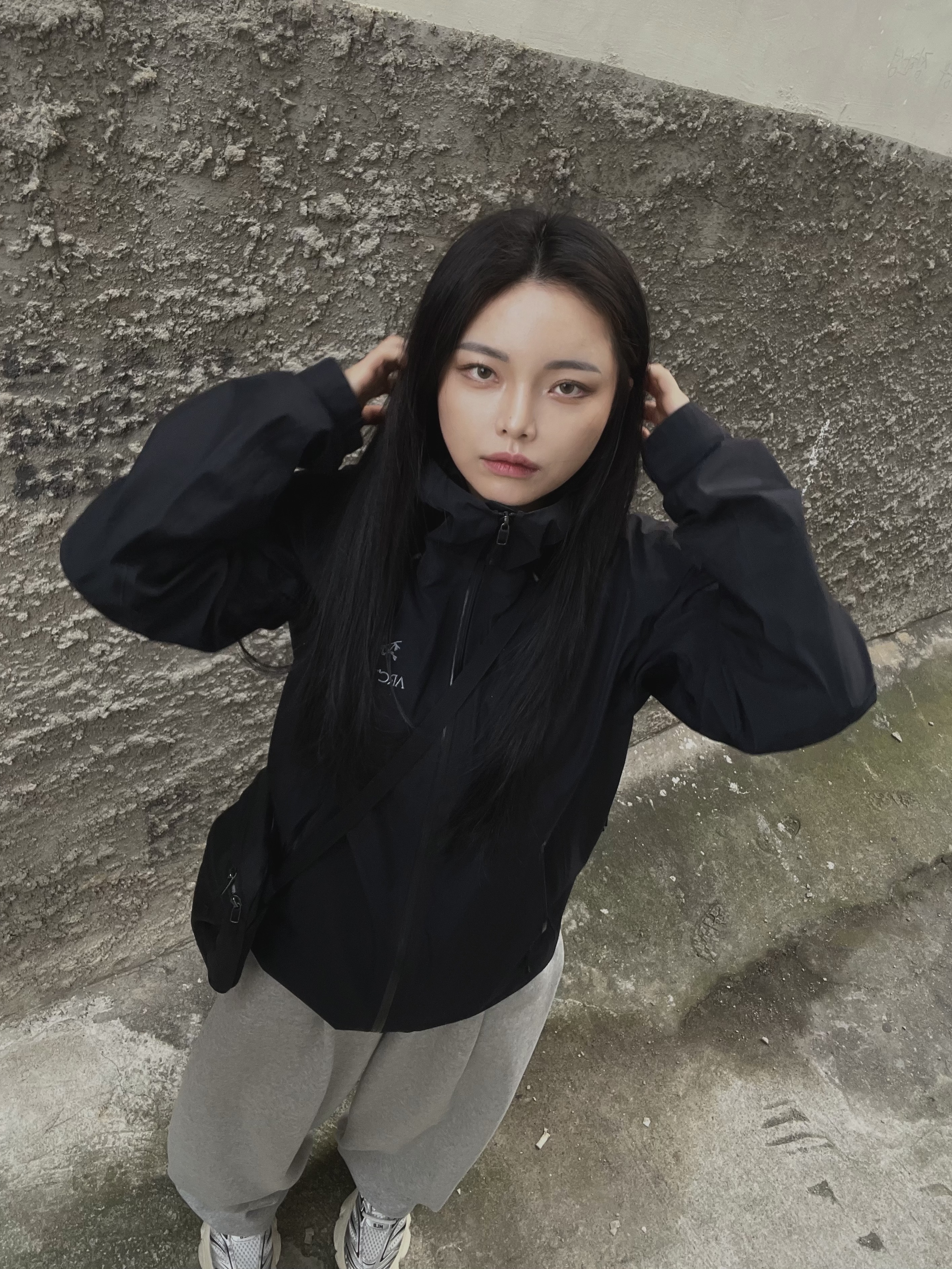 Arc'teryx Beta LT Jacket Black, Arc'teryx Mantis 2 Waistpack Black II 착용 스타일 - 4