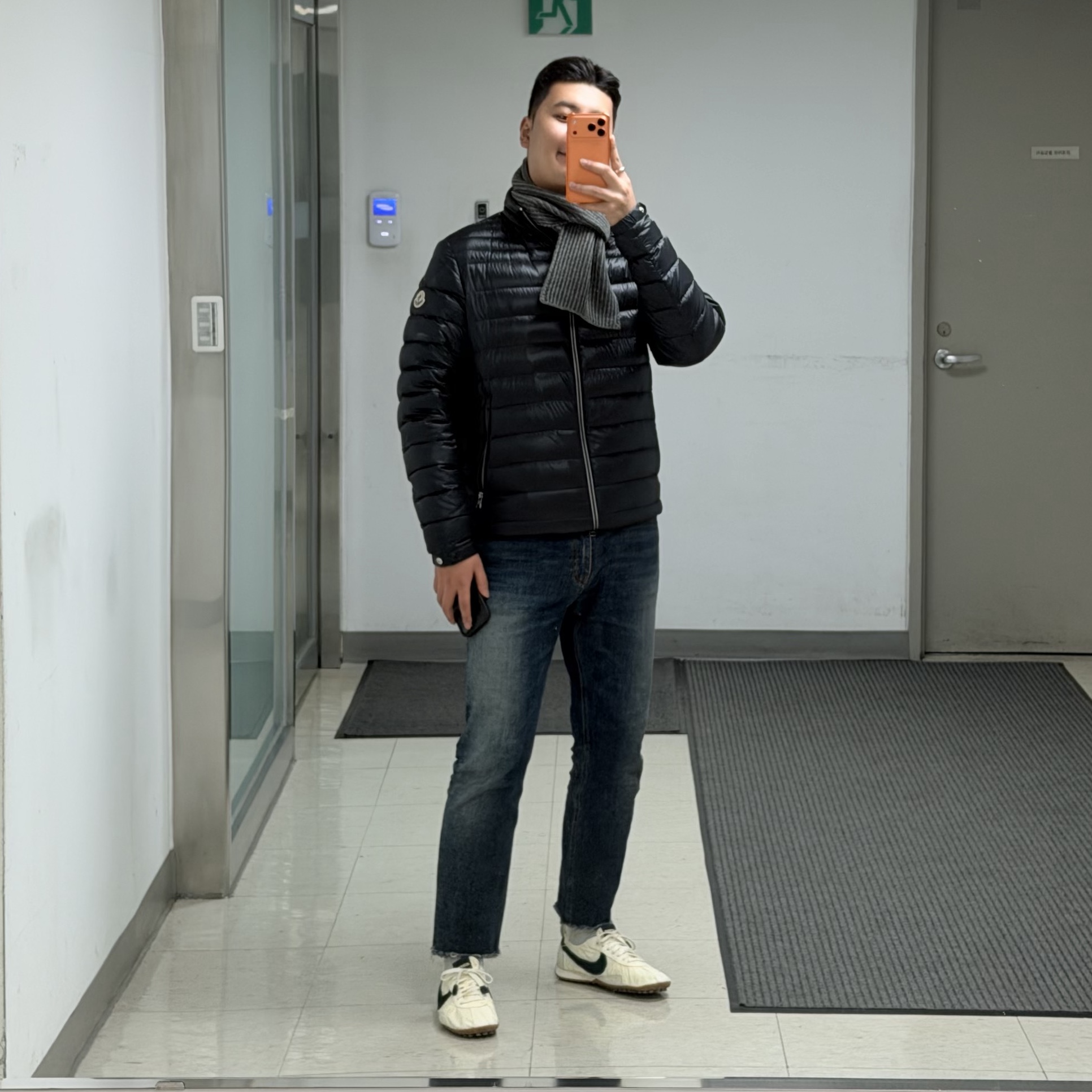 Nike x Jacquemus Moon Shoe SP Alabaster Off Noir, Moncler Acorus Short Down Jacket Night Blue - 25SS 착용 스타일
