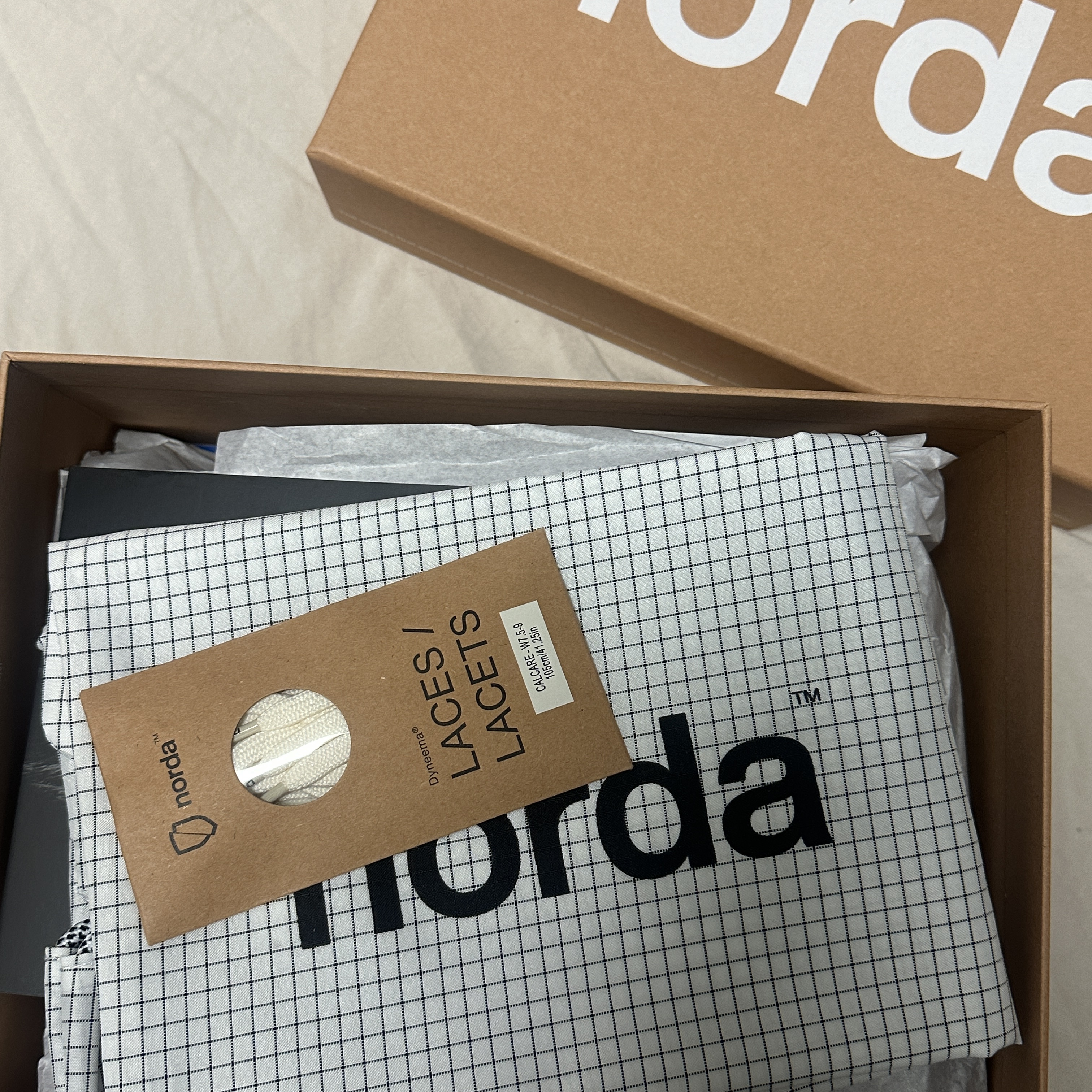 Norda 001A Pewter, (W) Norda 001A Pewter 착용 스타일 - 2