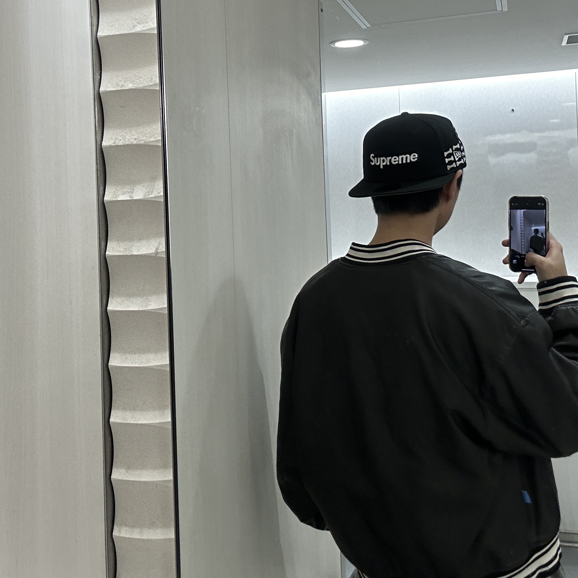 Supreme Bones Box Logo New Era Black - 25FW 착용 스타일