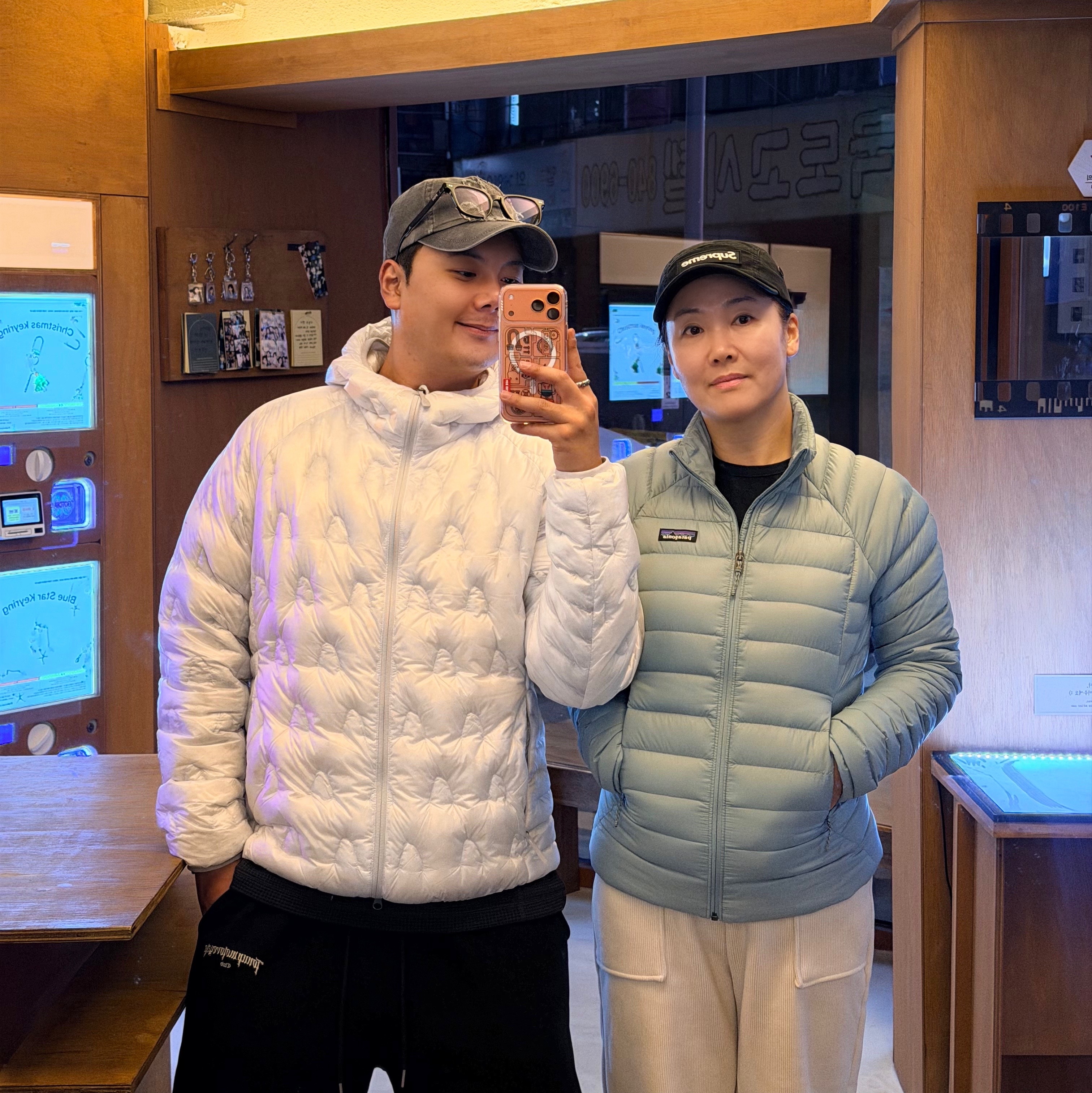 SIERRA DESIGNS Halfdome Lightweight Goose Down Hooded Jacket Light Grey 착용 스타일