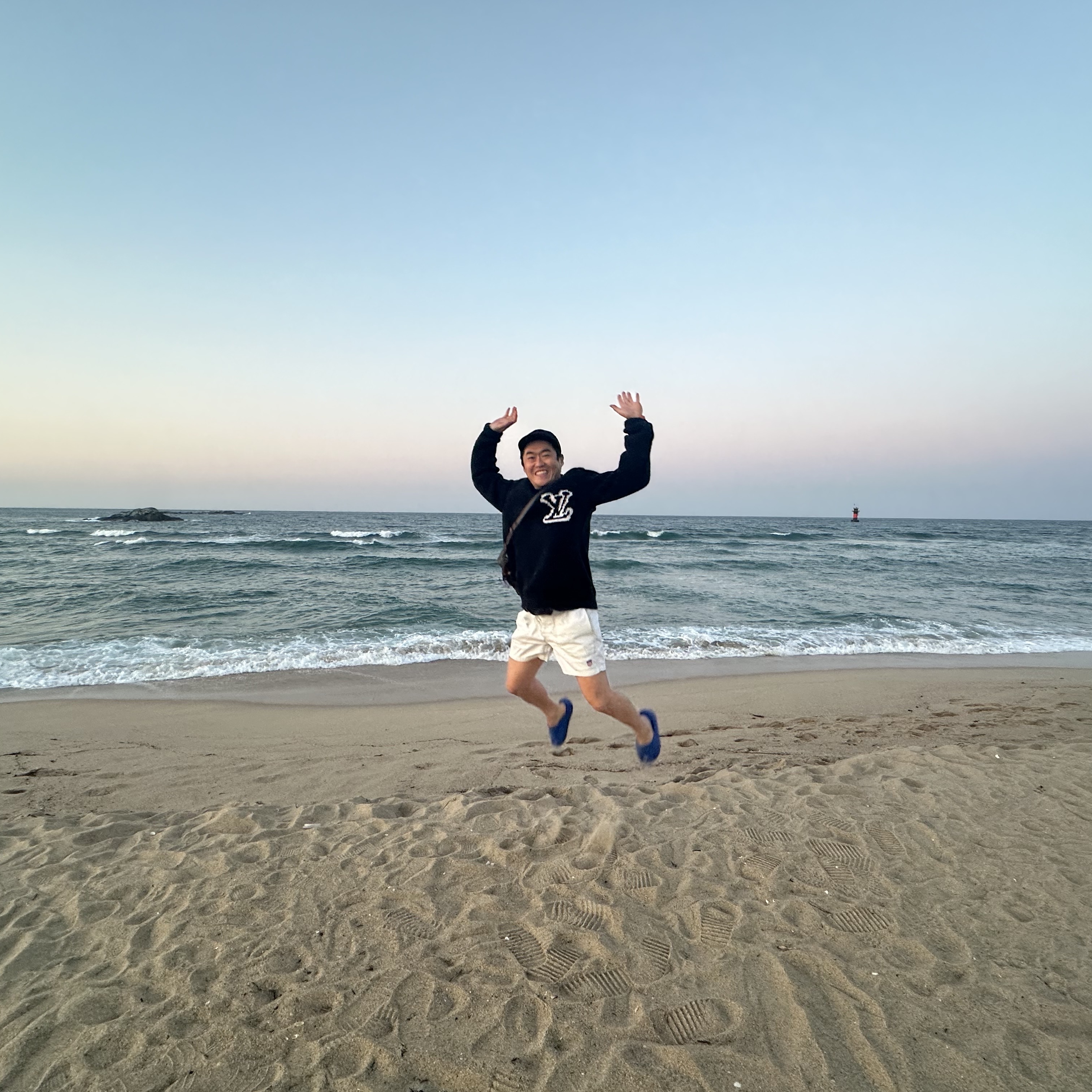 Louis Vuitton LV Intarsia Crewneck Knit Navy, Adidas Yeezy Slide Azure 착용 스타일