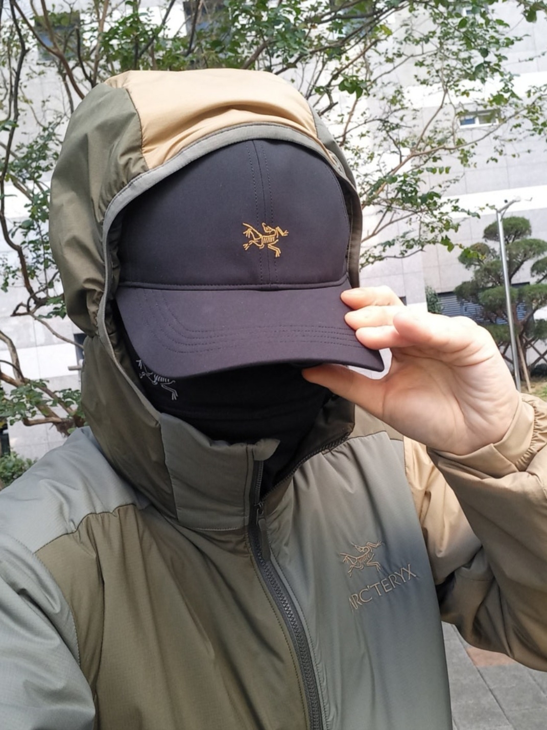 Arc'teryx Small Bird Cap 24K Black, Arc'teryx Rho Lightweight Wool Neck Gaiter Black 착용 스타일 - 1