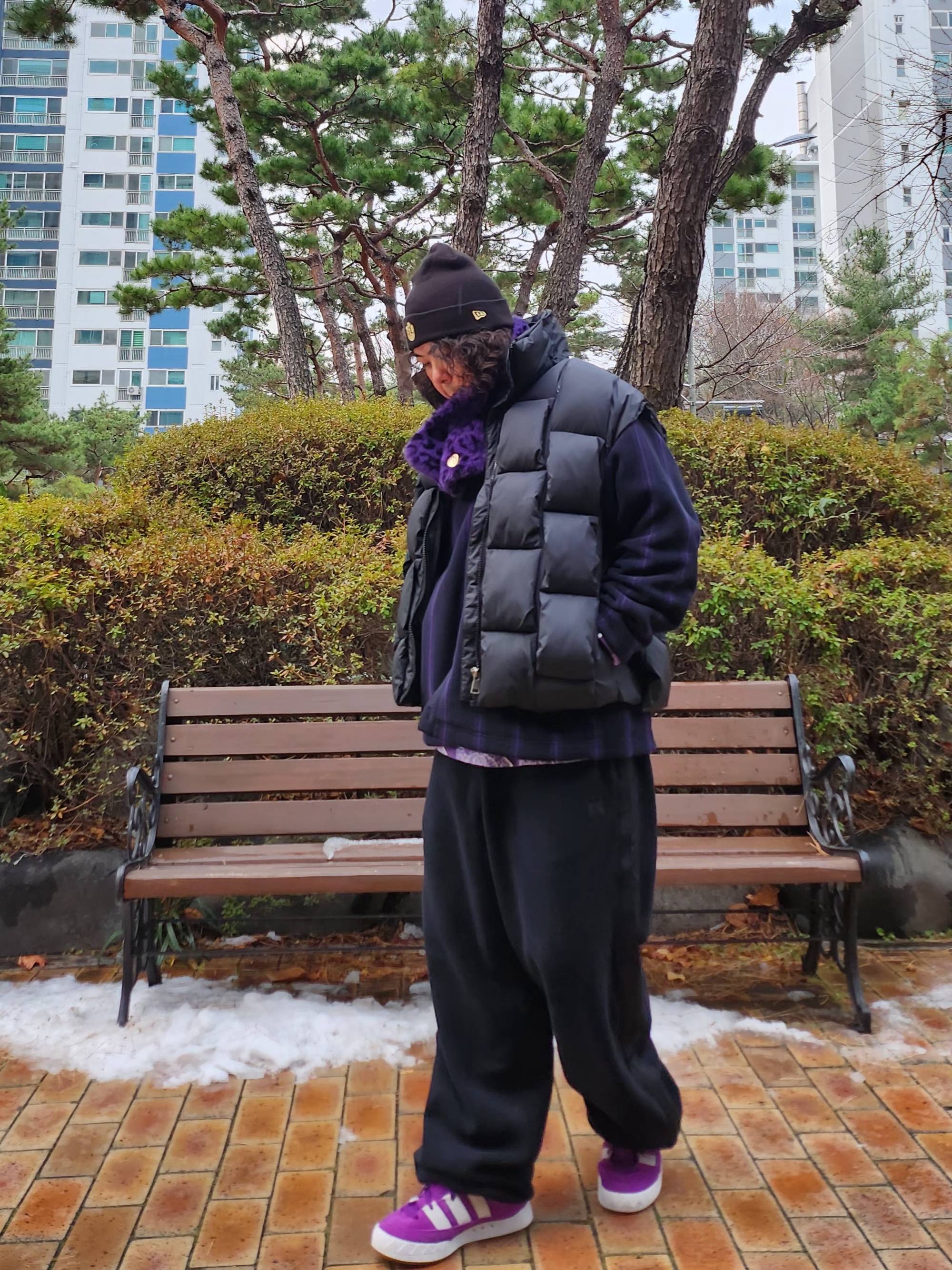 Adidas x Atmos Adimatic Glory Purple, Uniqlo x Needles Fleece Wide Pants Longer Length Black - KR 착용 스타일 - 3