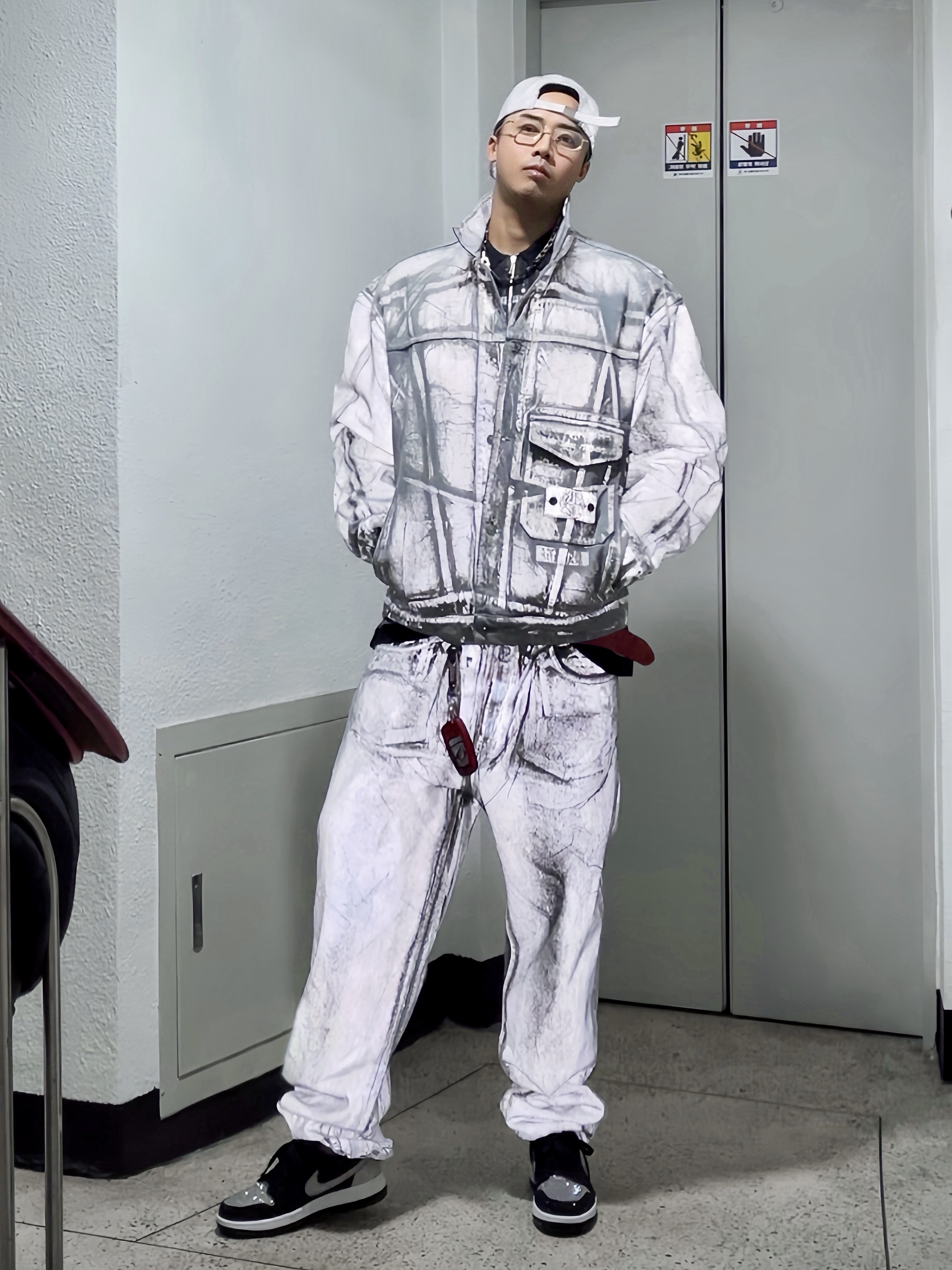 Supreme x Stone Island Denim 6-Panel Reflective - 23FW, Supreme x Stone Island Denim Trucker Jacket Reflective - 23FW 착용 스타일