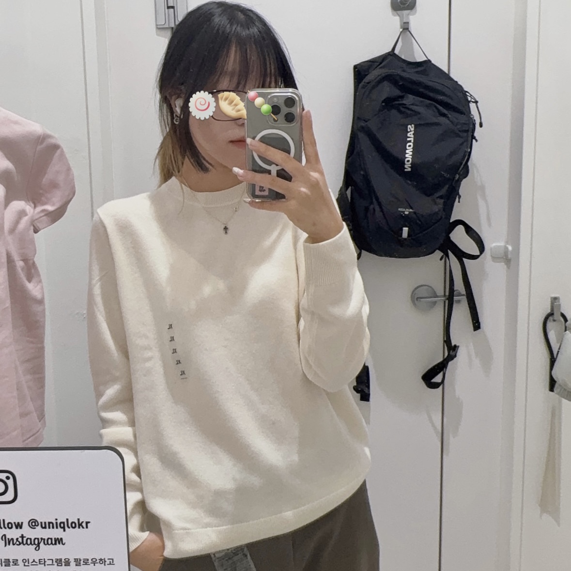 (W) Balenciaga Track Sneakers Pink, Salomon Ultimo 20L Backpack Black 착용 스타일 - 2