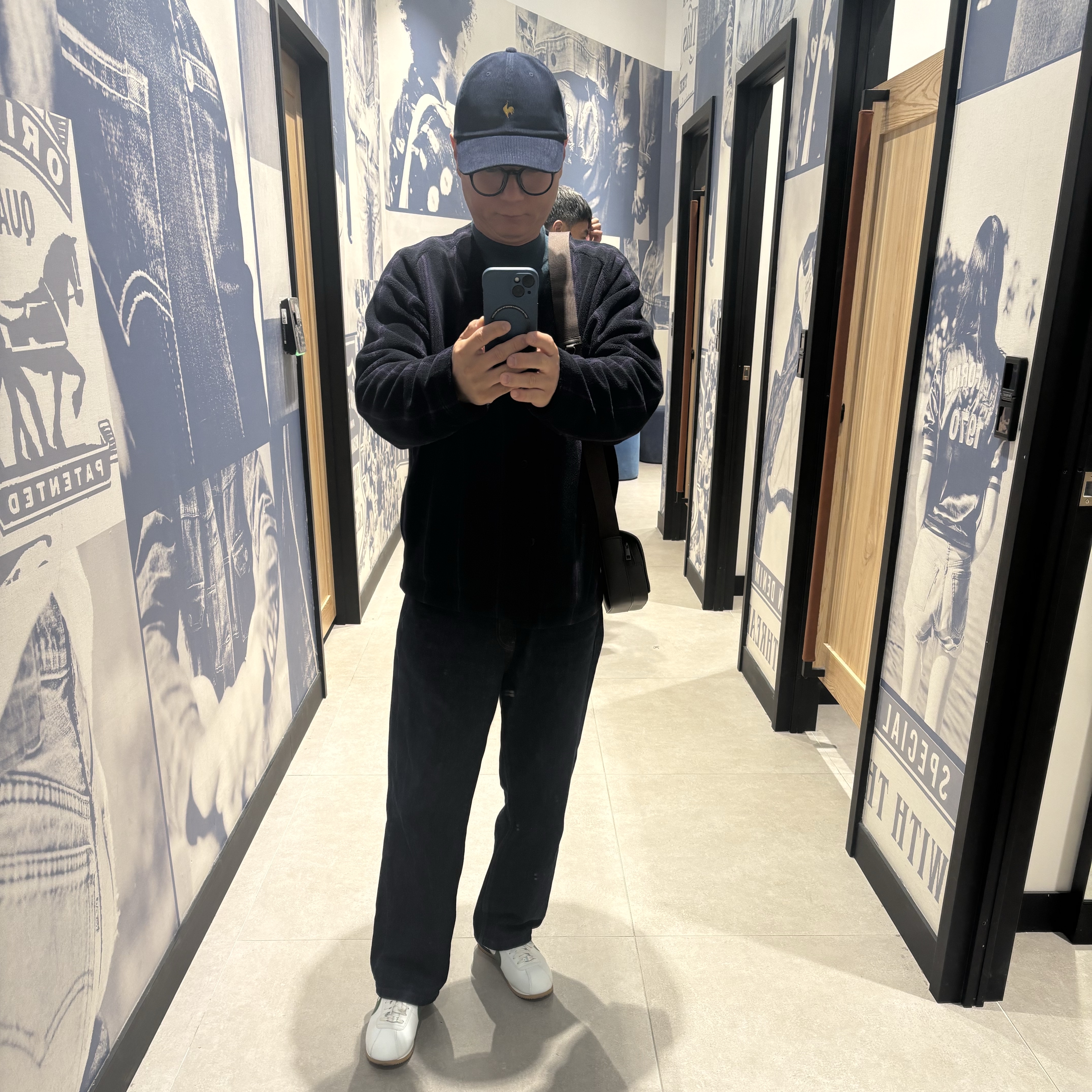 le coq sportif Corduroy Ball Cap Dark Navy, Uniqlo x Needles Fleece Oversized Cardigan Black - KR 착용 스타일