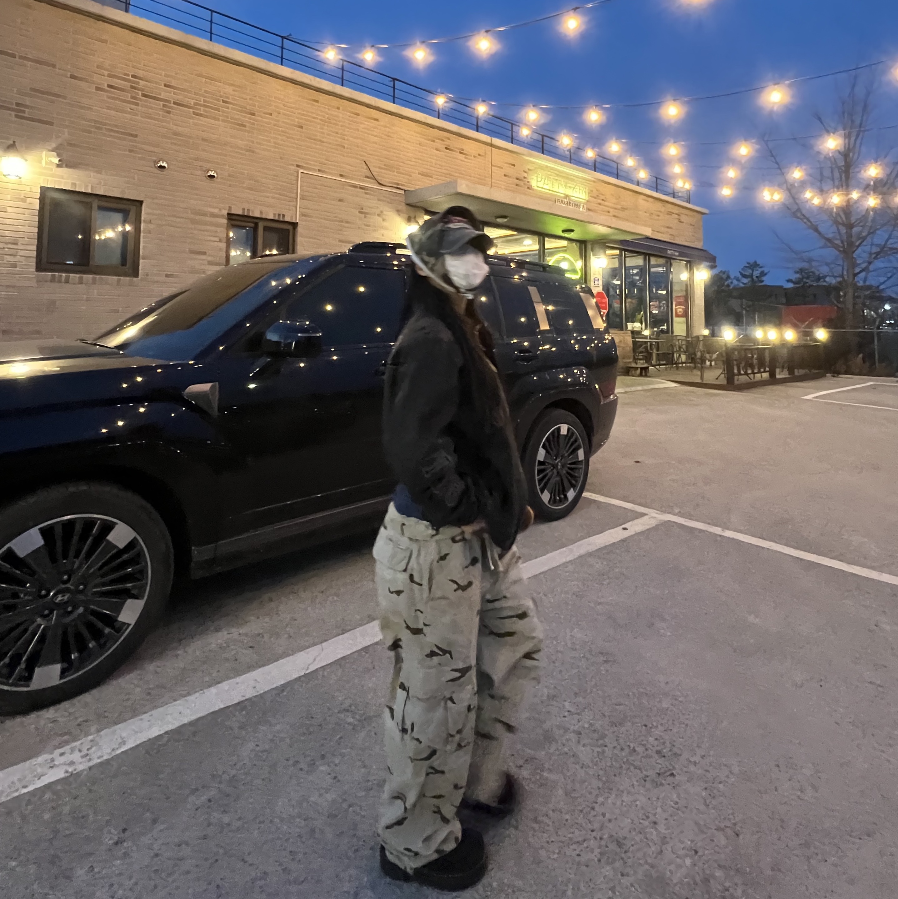 Stussy Ripstop Military Cargo Pants Desert Camo, Dr. Martens Zebzag Suede Slingback Platform Mule Black 착용 스타일 - 1