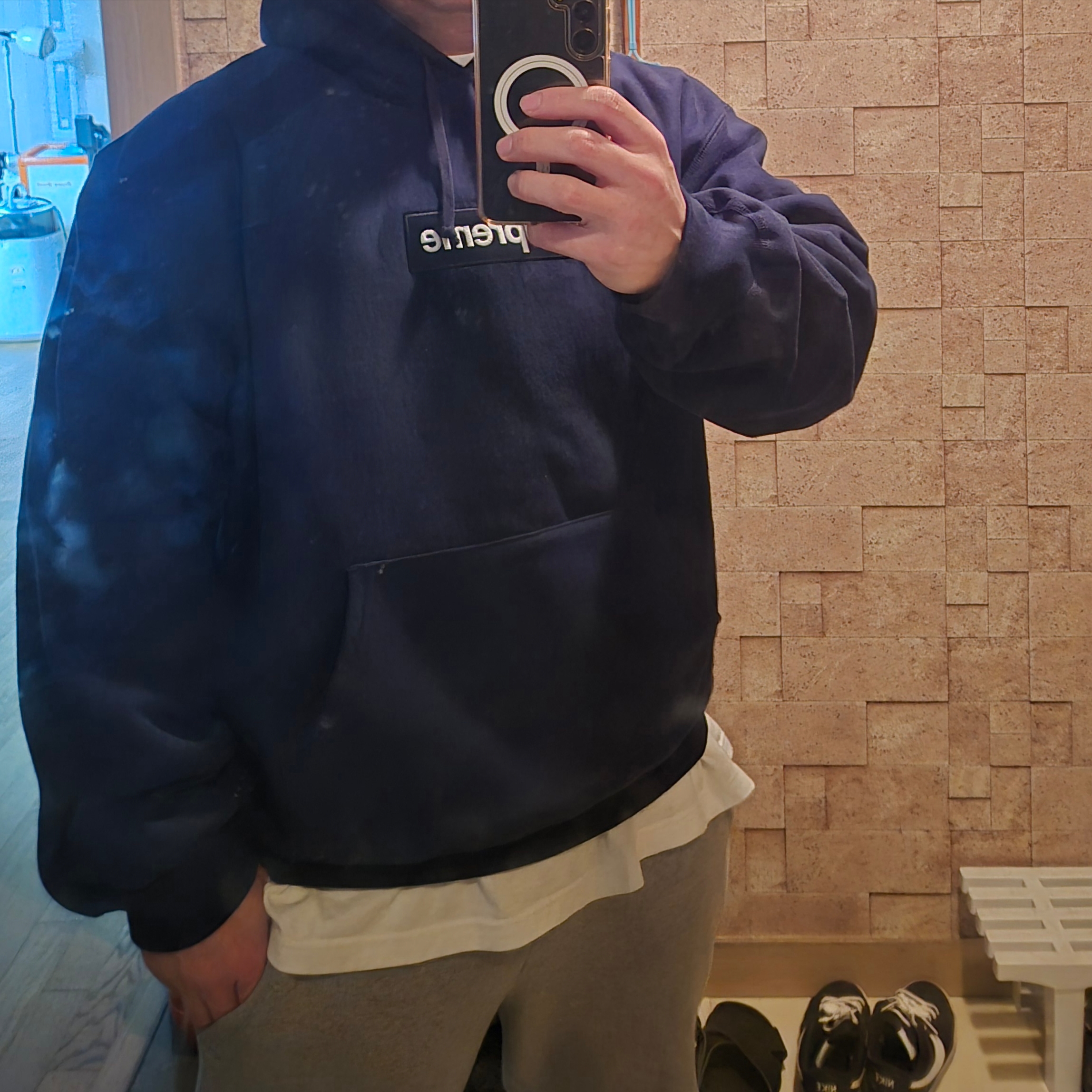 Supreme Box Logo Hooded Sweatshirt Navy - 25FW 착용 스타일 - 1