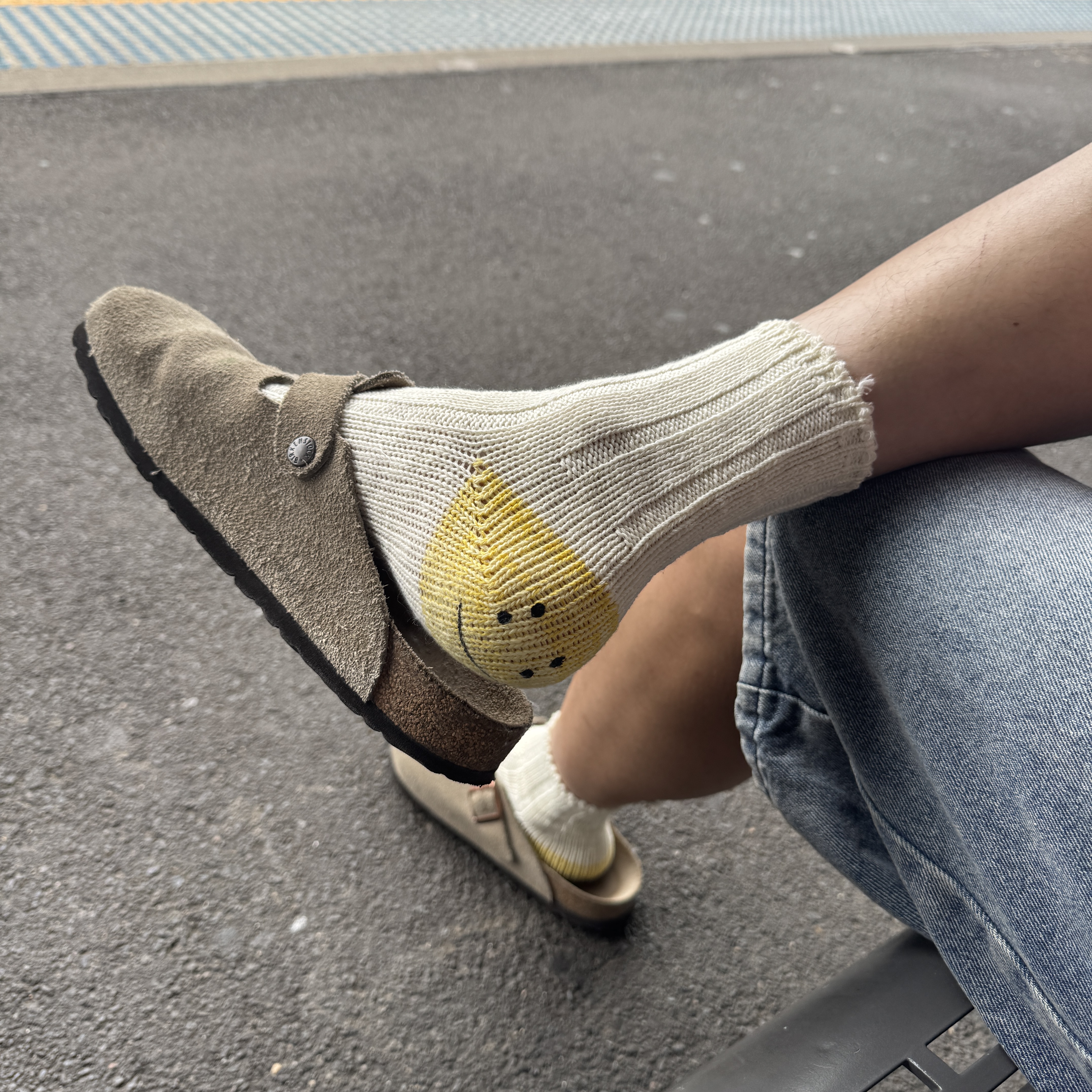 Kapital 56 Pieces MA-1 Rainbowy Happy Heel Socks White 착용 스타일