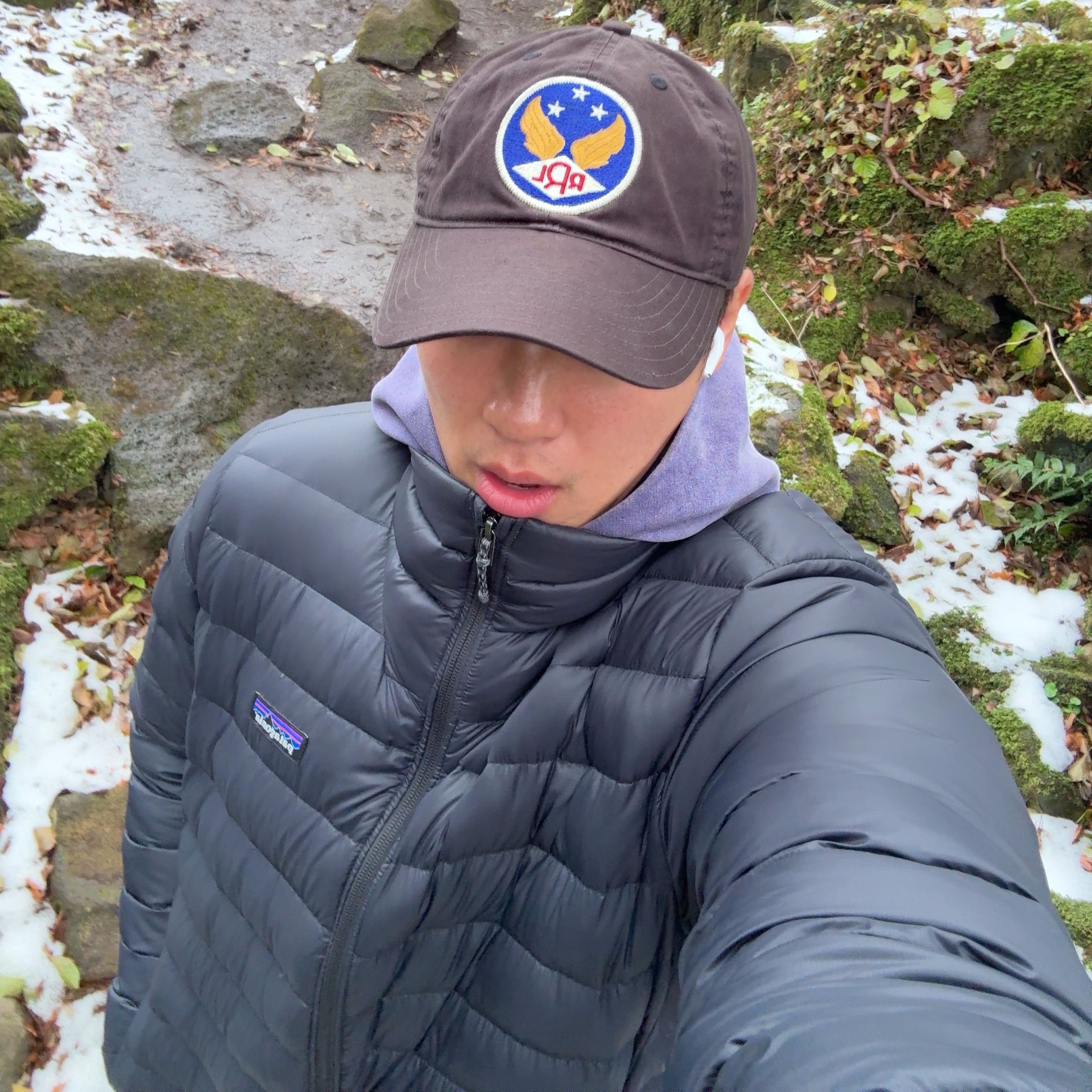 Patagonia Down Sweater Black, Double RL Garment Dyeing Twill Ball Cap Black 착용 스타일