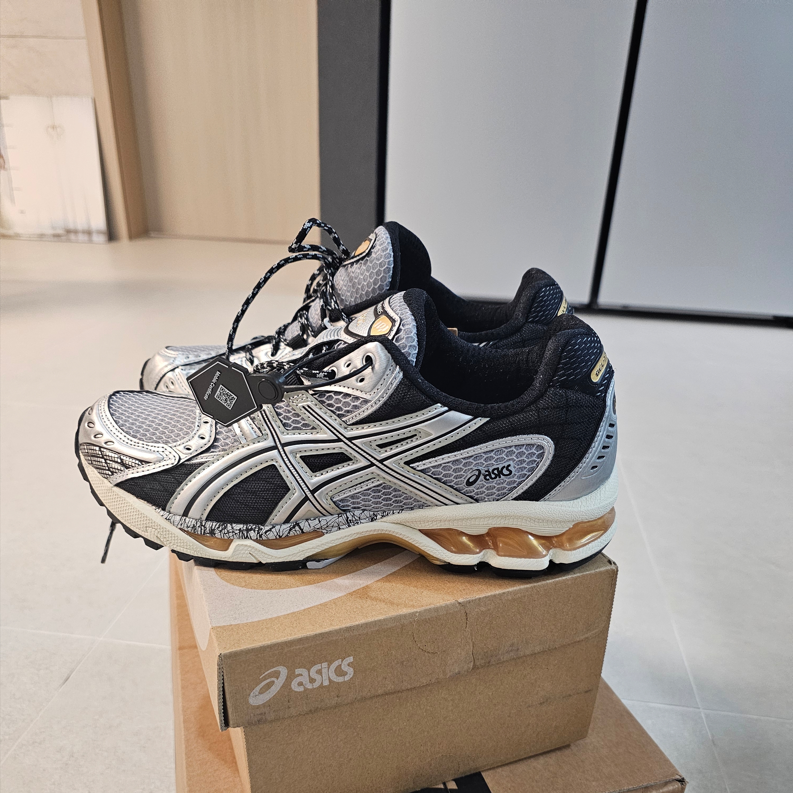 Asics Gel-Nimbus 10.1 Piedmont Grey Pure Silver 착용 스타일