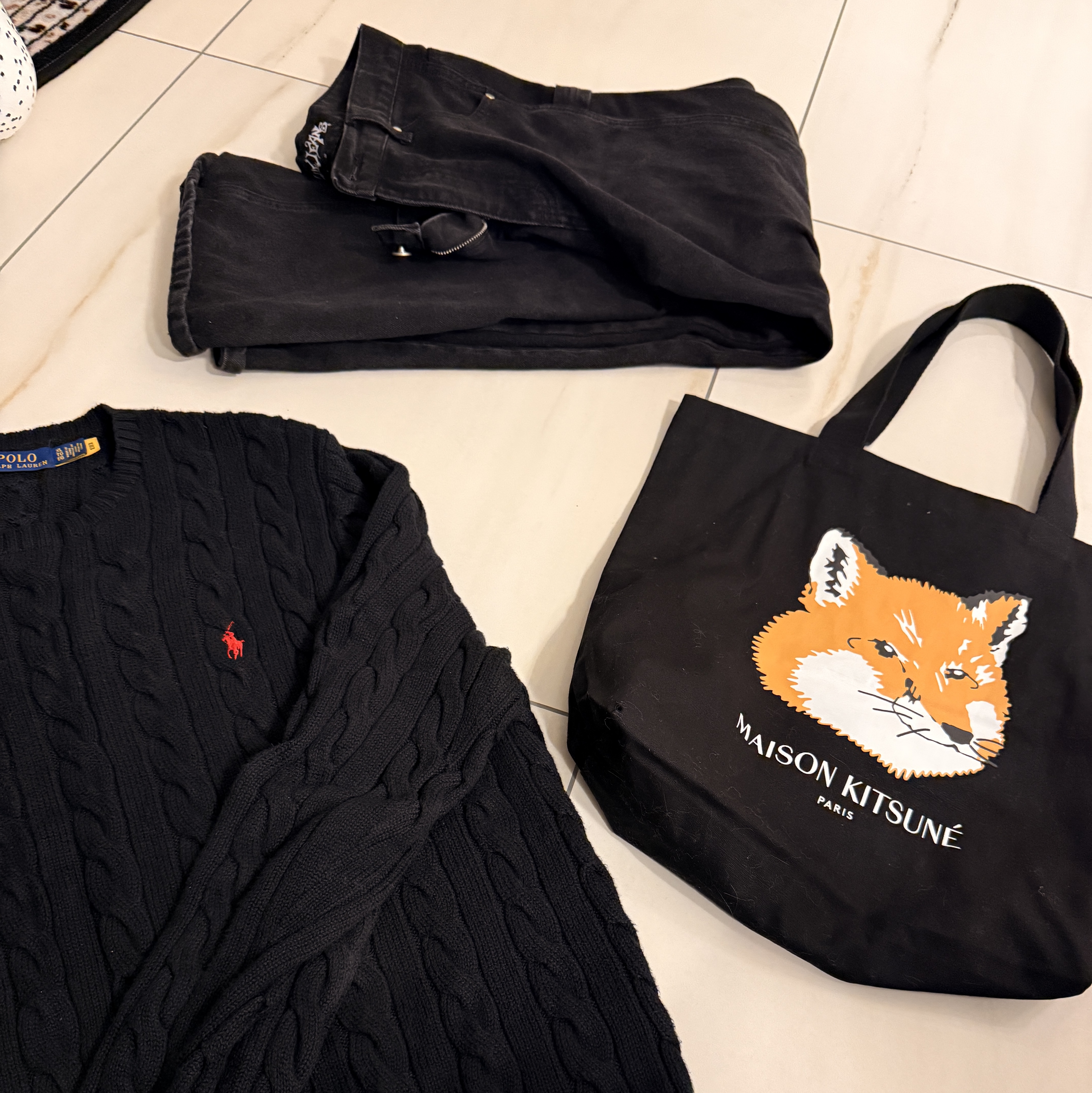 Maison Kitsune Fox Head Tote Bag Black, Suade Baggy Denim Black 착용 스타일